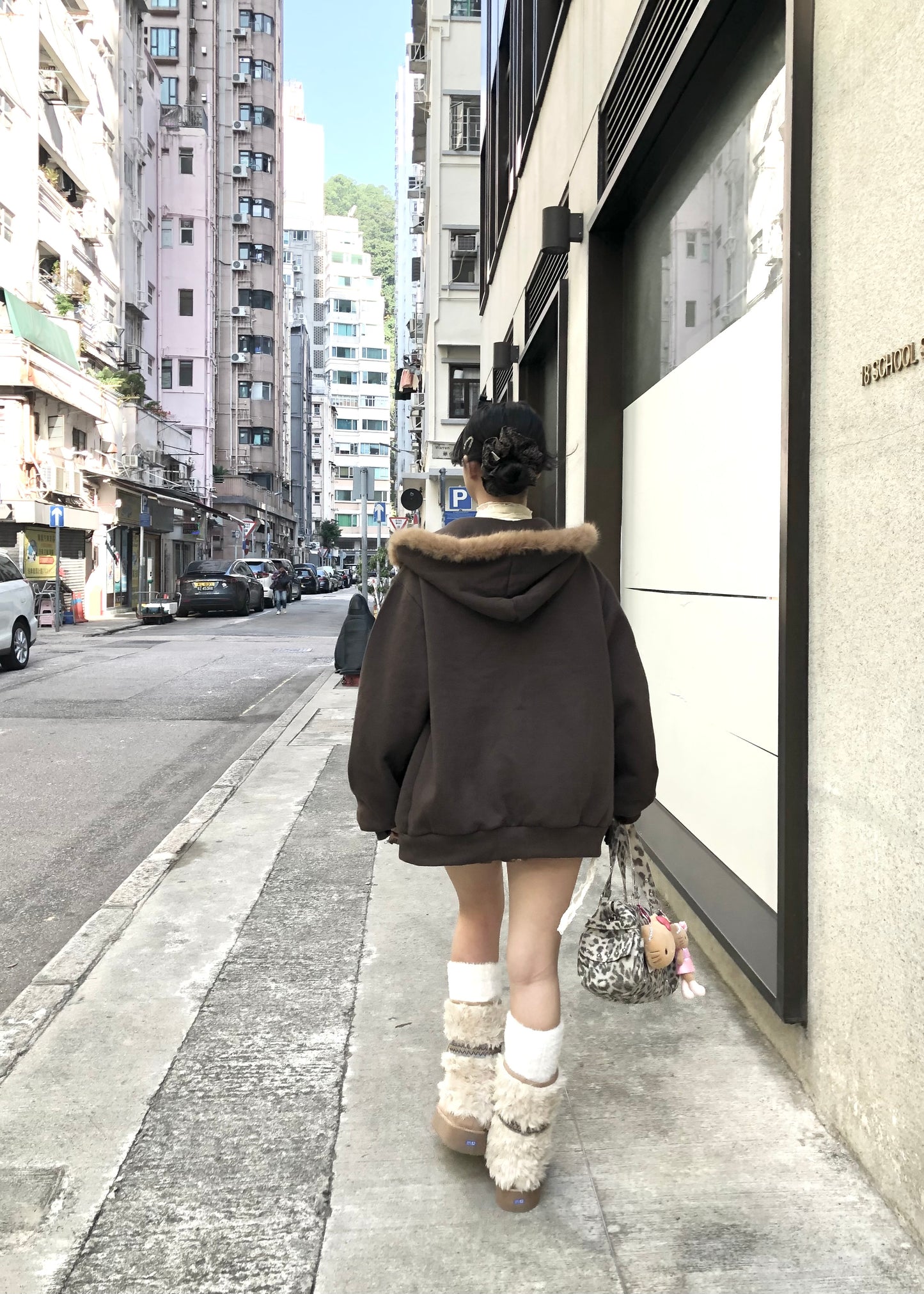 ๐๐ข๐ง๐ญ๐๐ ๐ ๐
๐ฅ๐ฎ๐๐๐ฒ ๐๐ข๐ฉ-๐ฎ๐ฉ ๐๐จ๐จ๐๐ข๐๐ฌ