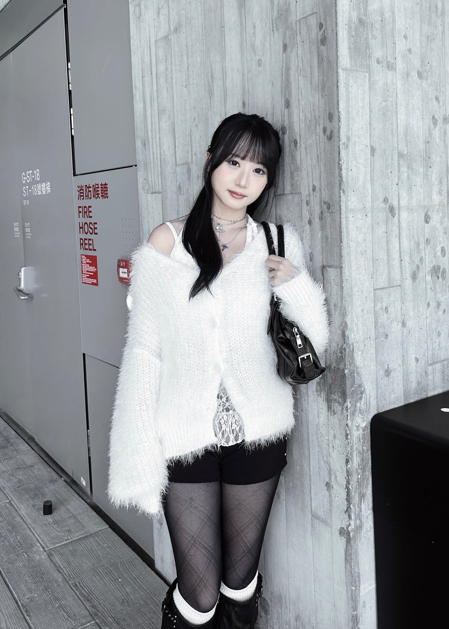 𝐌𝐨 𝐌𝐨 𝐕 𝐍𝐞𝐜𝐤 𝐂𝐚𝐫𝐝𝐢𝐠𝐚𝐧 - 𝐖𝐡𝐢𝐭𝐞