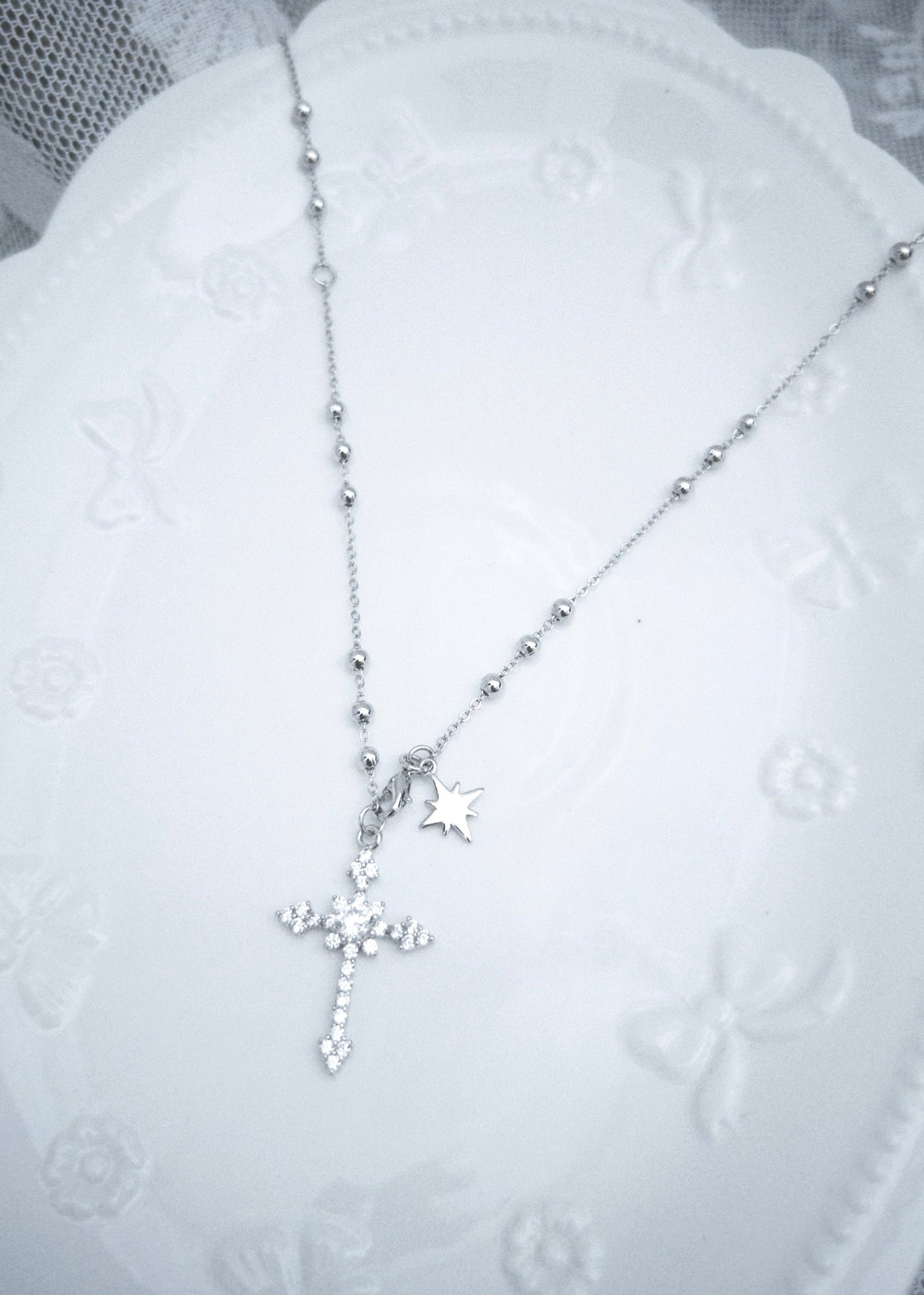 𝟑 𝐖𝐚𝐲𝐬 𝐓𝐰𝐢𝐧𝐤𝐥𝐢𝐧𝐠 𝐂𝐫𝐨𝐬𝐬 𝐍𝐞𝐜𝐤𝐥𝐚𝐜𝐞