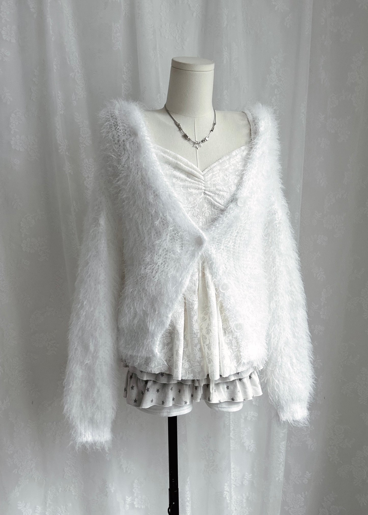 𝐌𝐨 𝐌𝐨 𝐕 𝐍𝐞𝐜𝐤 𝐂𝐚𝐫𝐝𝐢𝐠𝐚𝐧 - 𝐖𝐡𝐢𝐭𝐞