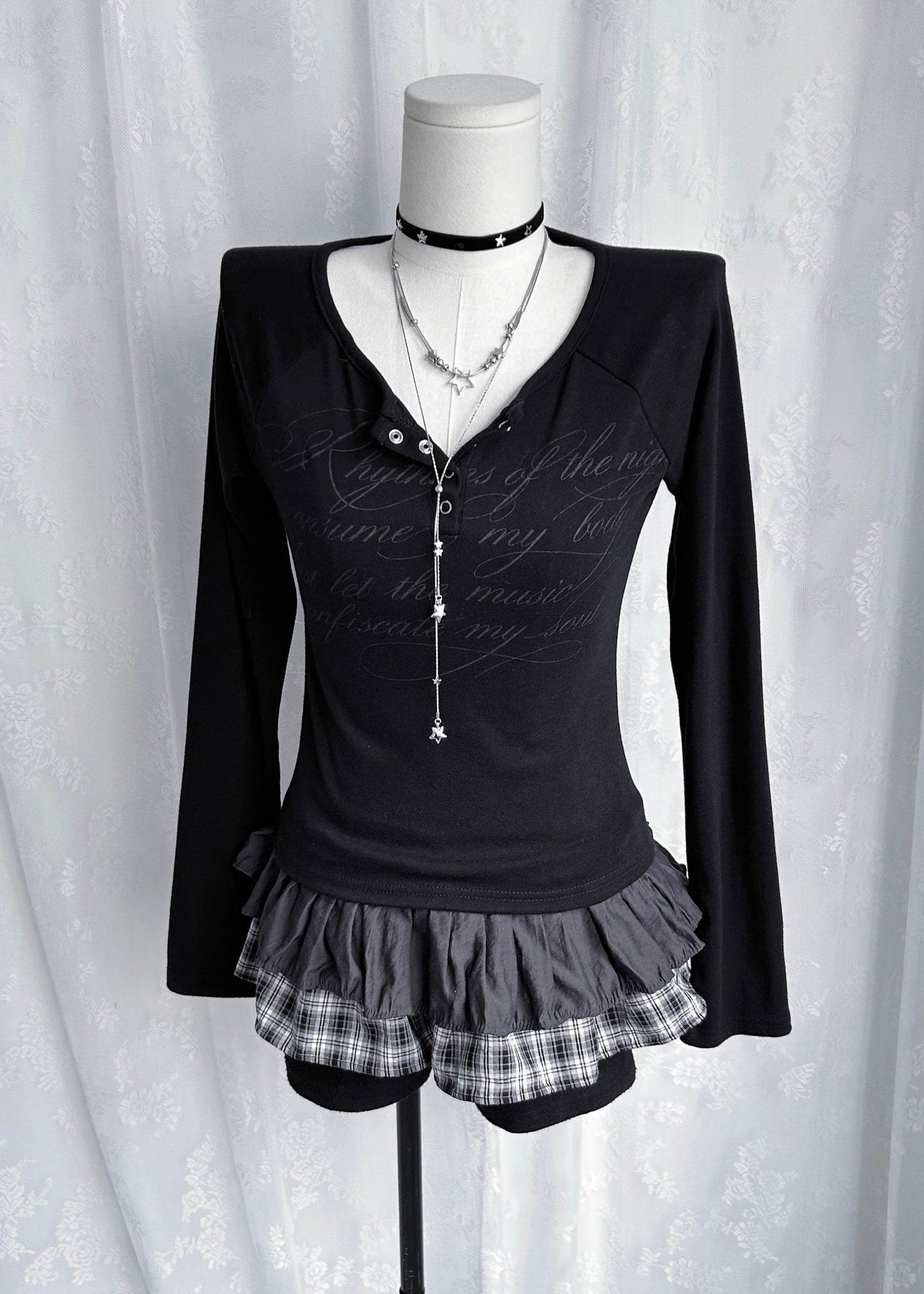 𝐋𝐮𝐝𝐨𝐯𝐢𝐜𝐚 𝐁𝐮𝐭𝐭𝐨𝐧 𝐓𝐞𝐞 - 𝐁𝐥𝐚𝐜𝐤