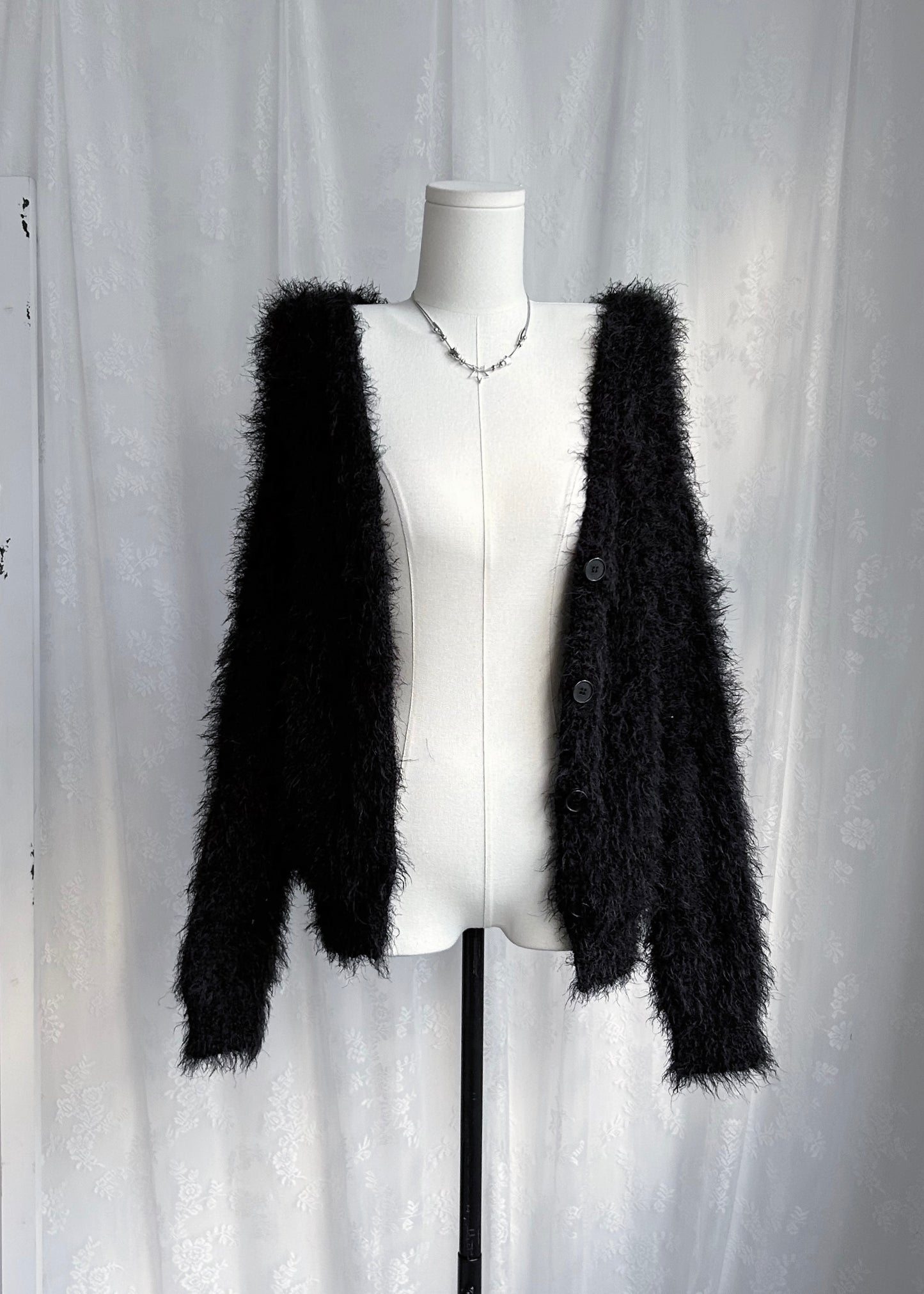 𝐌𝐨 𝐌𝐨 𝐕 𝐍𝐞𝐜𝐤 𝐂𝐚𝐫𝐝𝐢𝐠𝐚𝐧 - 𝐁𝐥𝐚𝐜𝐤