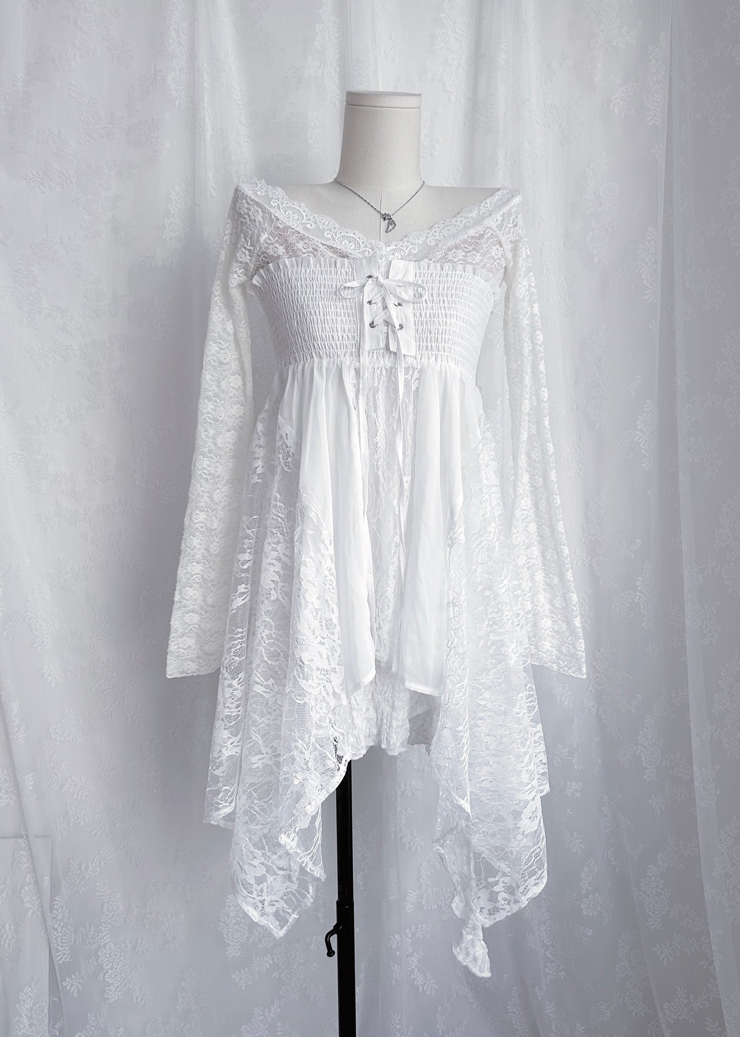 𝐕𝐞𝐥𝐢𝐞𝐭𝐭𝐚 𝐅𝐥𝐚𝐫𝐞 𝐒𝐥𝐞𝐞𝐯𝐞 𝐋𝐚𝐜𝐞 𝐓𝐨𝐩 - 𝐖𝐡𝐢𝐭𝐞