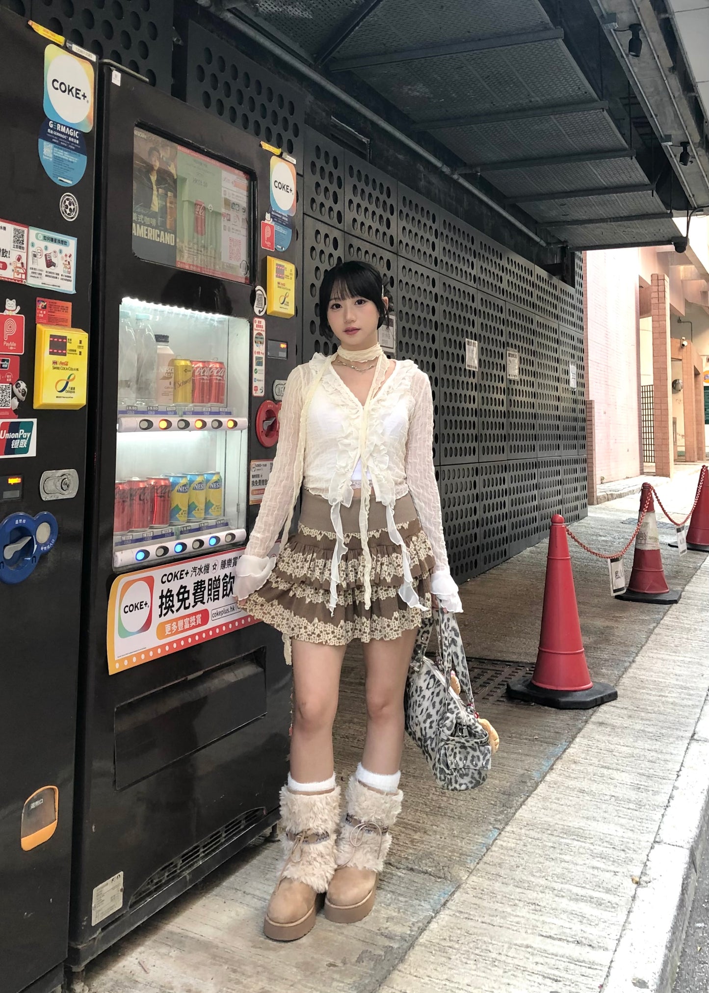 𝐄𝐦𝐢𝐥𝐢𝐚 𝐑𝐮𝐟𝐟𝐥𝐞 𝐅𝐥𝐚𝐫𝐞 𝐒𝐥𝐞𝐞𝐯𝐞 𝐓𝐨𝐩 𝐖𝐢𝐭𝐡 𝐒𝐜𝐚𝐫𝐟