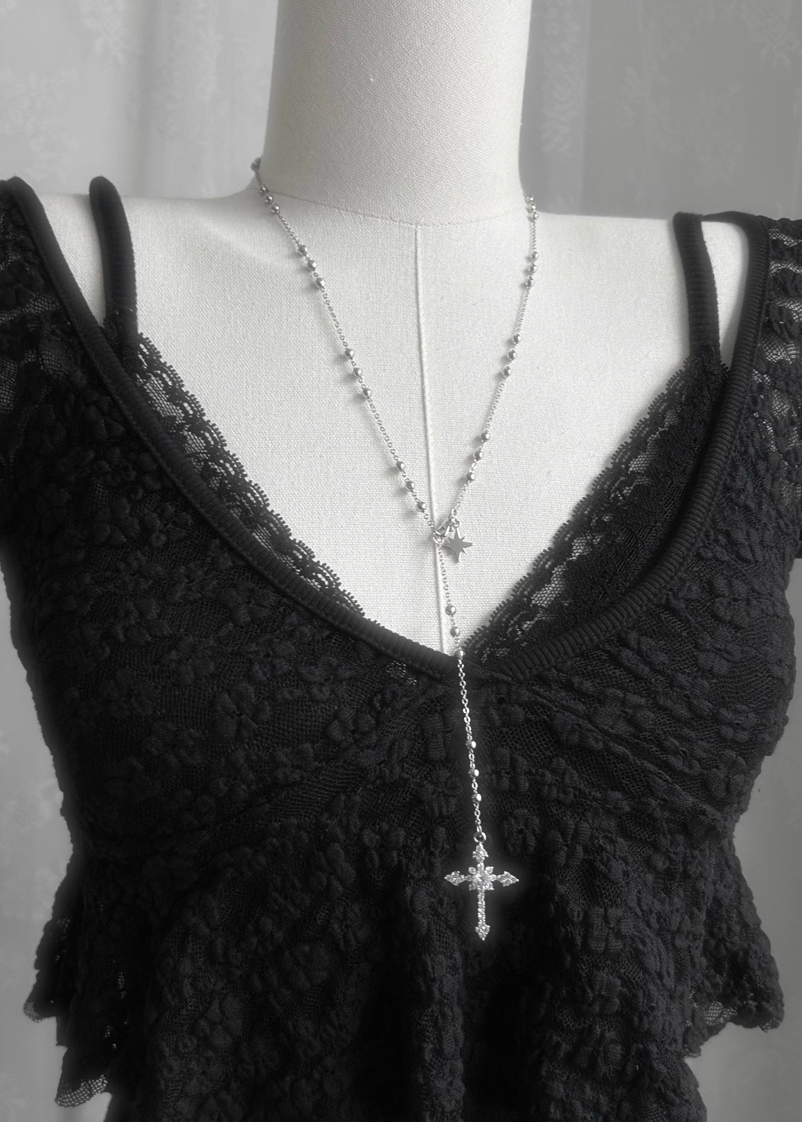 𝟑 𝐖𝐚𝐲𝐬 𝐓𝐰𝐢𝐧𝐤𝐥𝐢𝐧𝐠 𝐂𝐫𝐨𝐬𝐬 𝐍𝐞𝐜𝐤𝐥𝐚𝐜𝐞