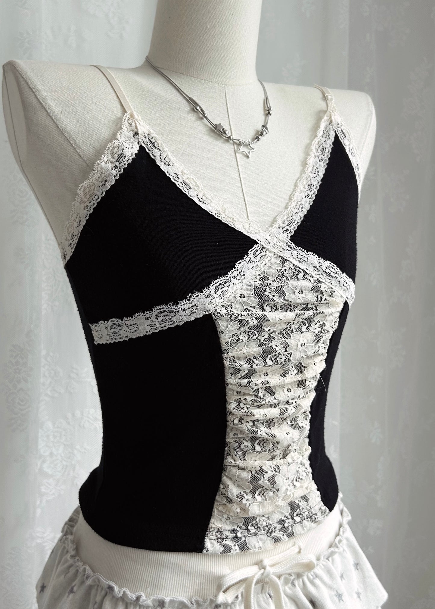 𝐎𝐭𝐭𝐚𝐯𝐢𝐚 𝐕𝐢𝐧𝐭𝐚𝐠𝐞 𝐋𝐚𝐜𝐞 𝐓𝐚𝐧𝐤 𝐓𝐨𝐩