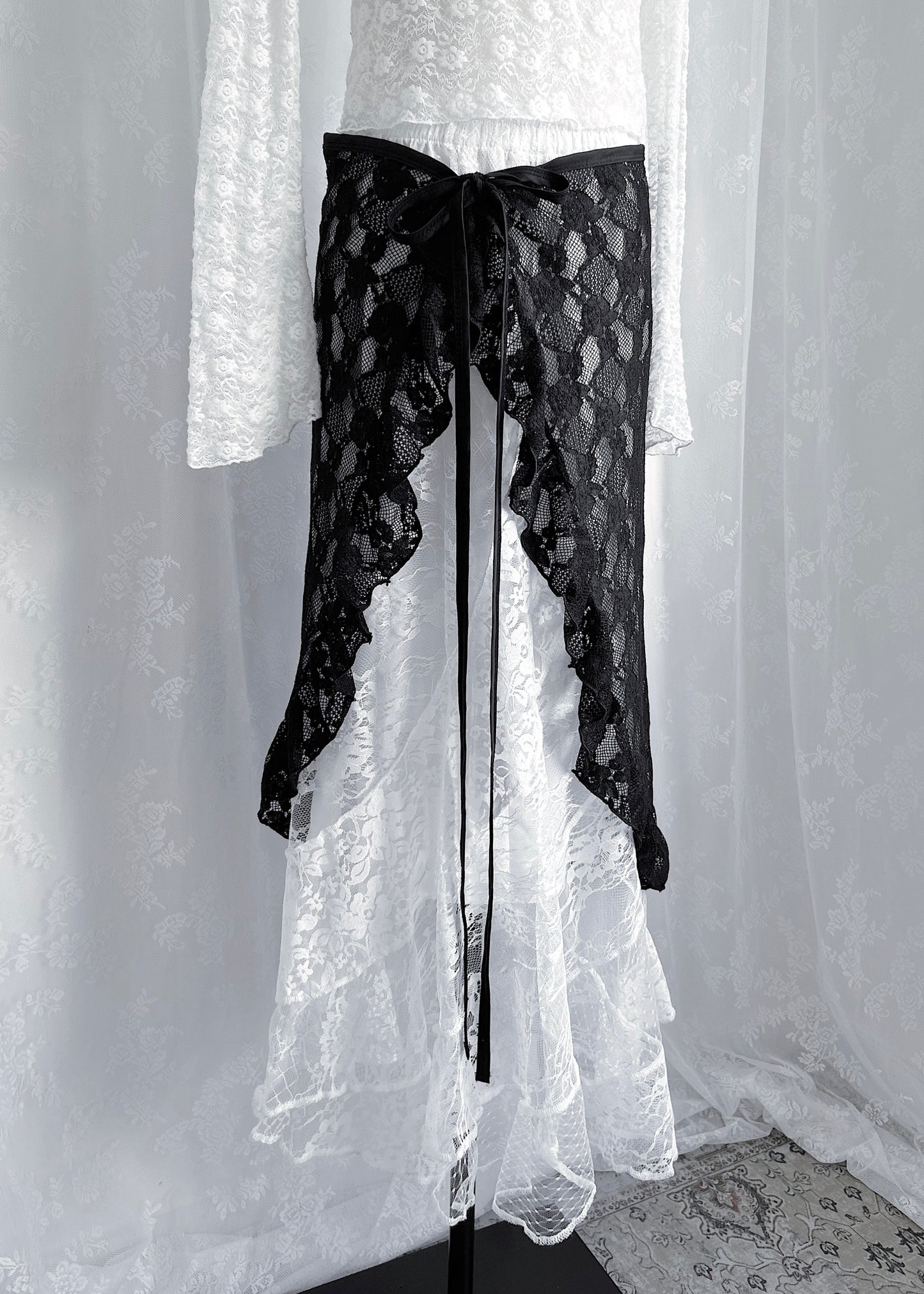 𝐕𝐢𝐧𝐚 𝐋𝐚𝐜𝐞 𝐑𝐮𝐟𝐟𝐥𝐞 𝐋𝐚𝐲𝐞𝐫 𝐒𝐤𝐢𝐫𝐭 - 𝐁𝐥𝐚𝐜𝐤