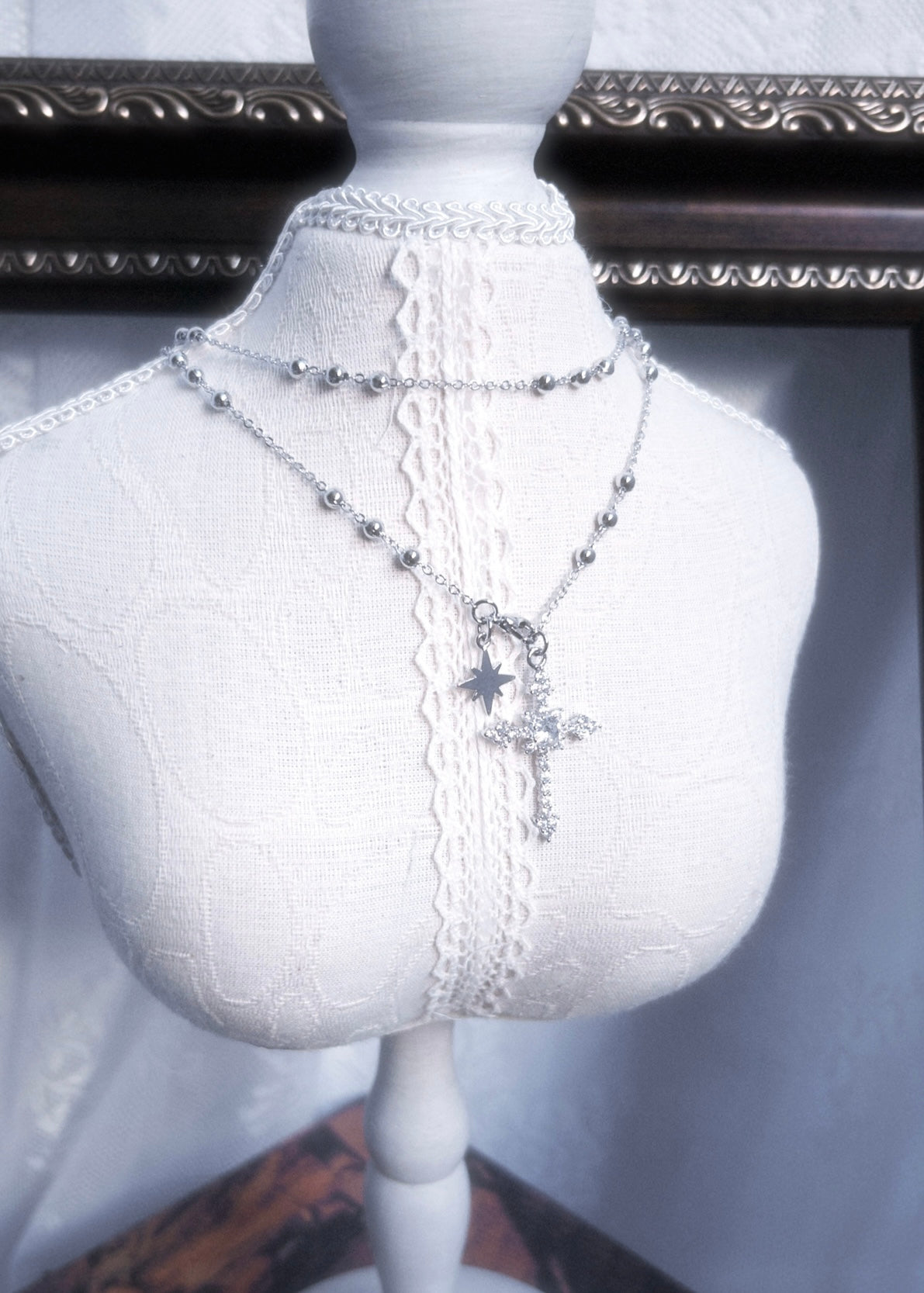 𝟑 𝐖𝐚𝐲𝐬 𝐓𝐰𝐢𝐧𝐤𝐥𝐢𝐧𝐠 𝐂𝐫𝐨𝐬𝐬 𝐍𝐞𝐜𝐤𝐥𝐚𝐜𝐞