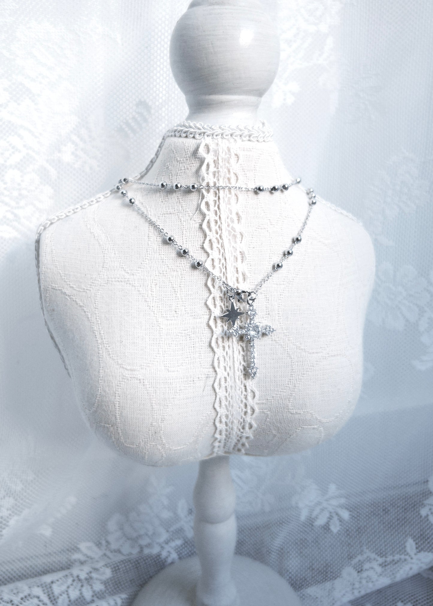 𝟑 𝐖𝐚𝐲𝐬 𝐓𝐰𝐢𝐧𝐤𝐥𝐢𝐧𝐠 𝐂𝐫𝐨𝐬𝐬 𝐍𝐞𝐜𝐤𝐥𝐚𝐜𝐞