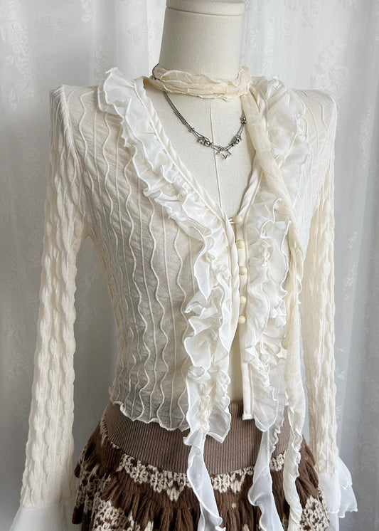 𝐄𝐦𝐢𝐥𝐢𝐚 𝐑𝐮𝐟𝐟𝐥𝐞 𝐅𝐥𝐚𝐫𝐞 𝐒𝐥𝐞𝐞𝐯𝐞 𝐓𝐨𝐩 𝐖𝐢𝐭𝐡 𝐒𝐜𝐚𝐫𝐟