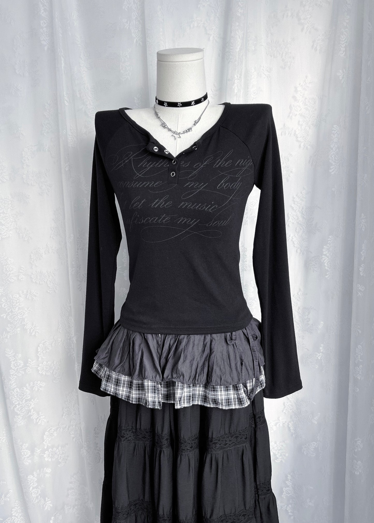 𝐋𝐮𝐝𝐨𝐯𝐢𝐜𝐚 𝐁𝐮𝐭𝐭𝐨𝐧 𝐓𝐞𝐞 - 𝐁𝐥𝐚𝐜𝐤