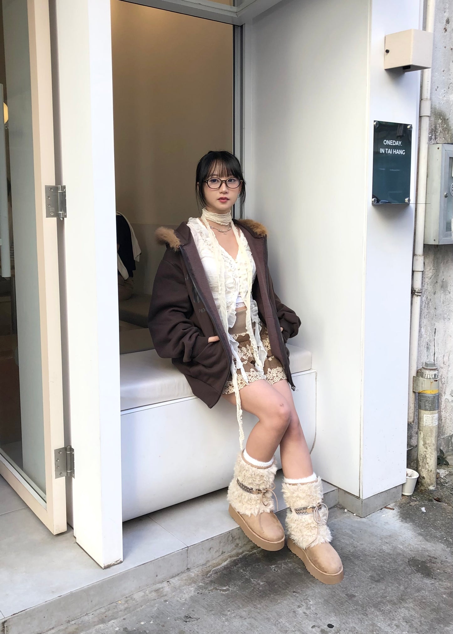 𝐄𝐦𝐢𝐥𝐢𝐚 𝐑𝐮𝐟𝐟𝐥𝐞 𝐅𝐥𝐚𝐫𝐞 𝐒𝐥𝐞𝐞𝐯𝐞 𝐓𝐨𝐩 𝐖𝐢𝐭𝐡 𝐒𝐜𝐚𝐫𝐟