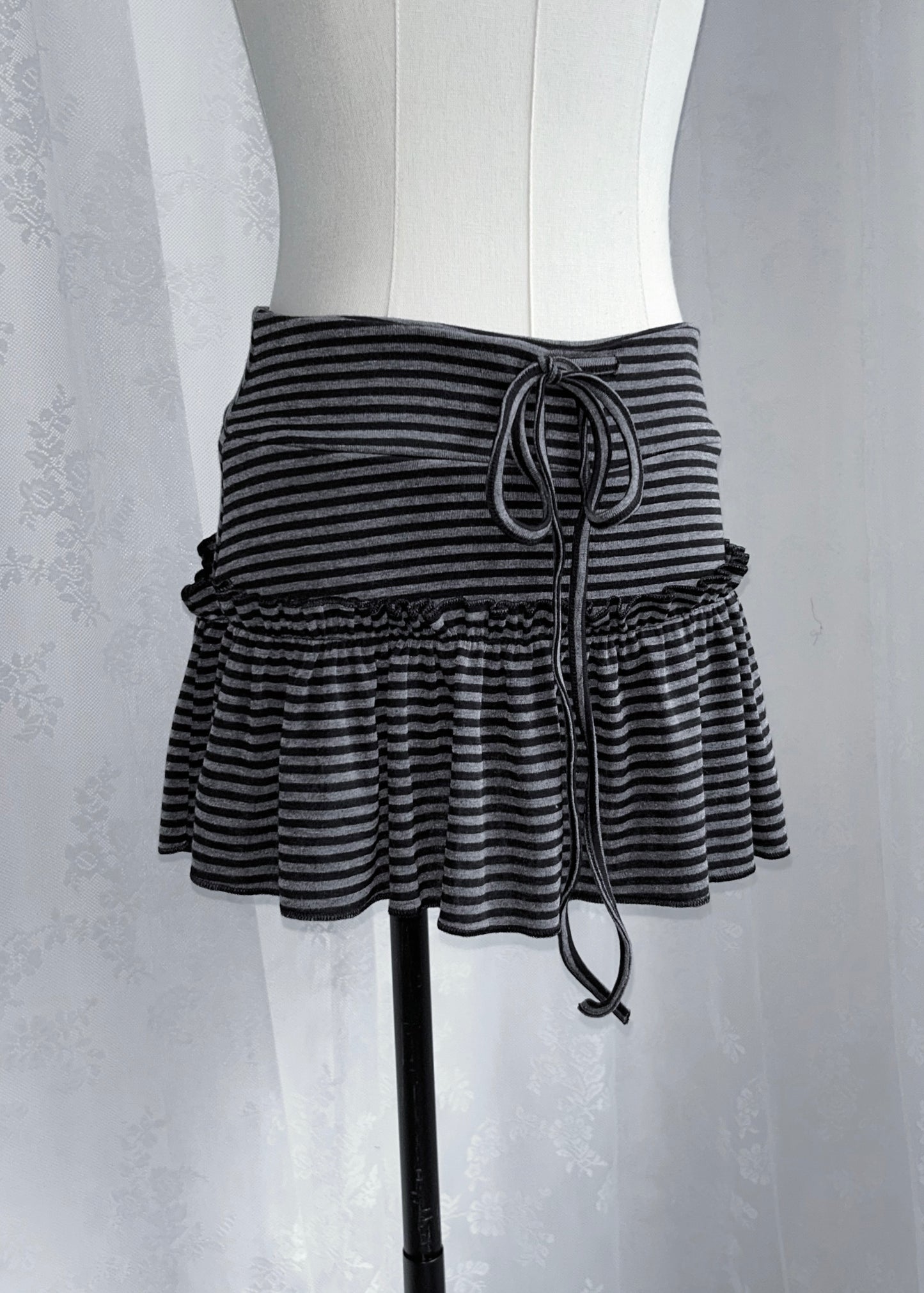 𝐒𝐭𝐫𝐢𝐩𝐞𝐝 𝐑𝐮𝐟𝐟𝐥𝐞 𝐌𝐢𝐧𝐢 𝐒𝐤𝐨𝐫𝐭