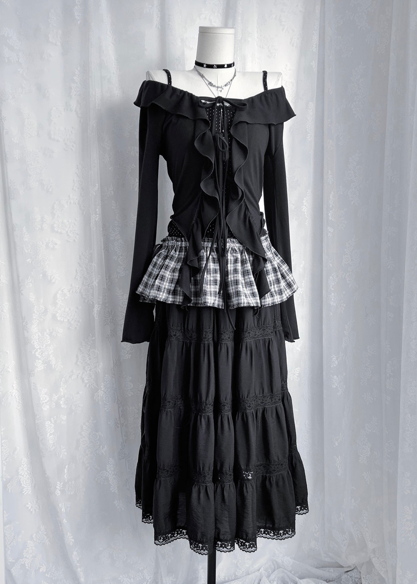 𝐅𝐢𝐨𝐫𝐞𝐭𝐭𝐚 𝐑𝐮𝐟𝐟𝐥𝐞 𝐓𝐰𝐨 𝐖𝐚𝐲 𝐓𝐨𝐩 - 𝐁𝐥𝐚𝐜𝐤