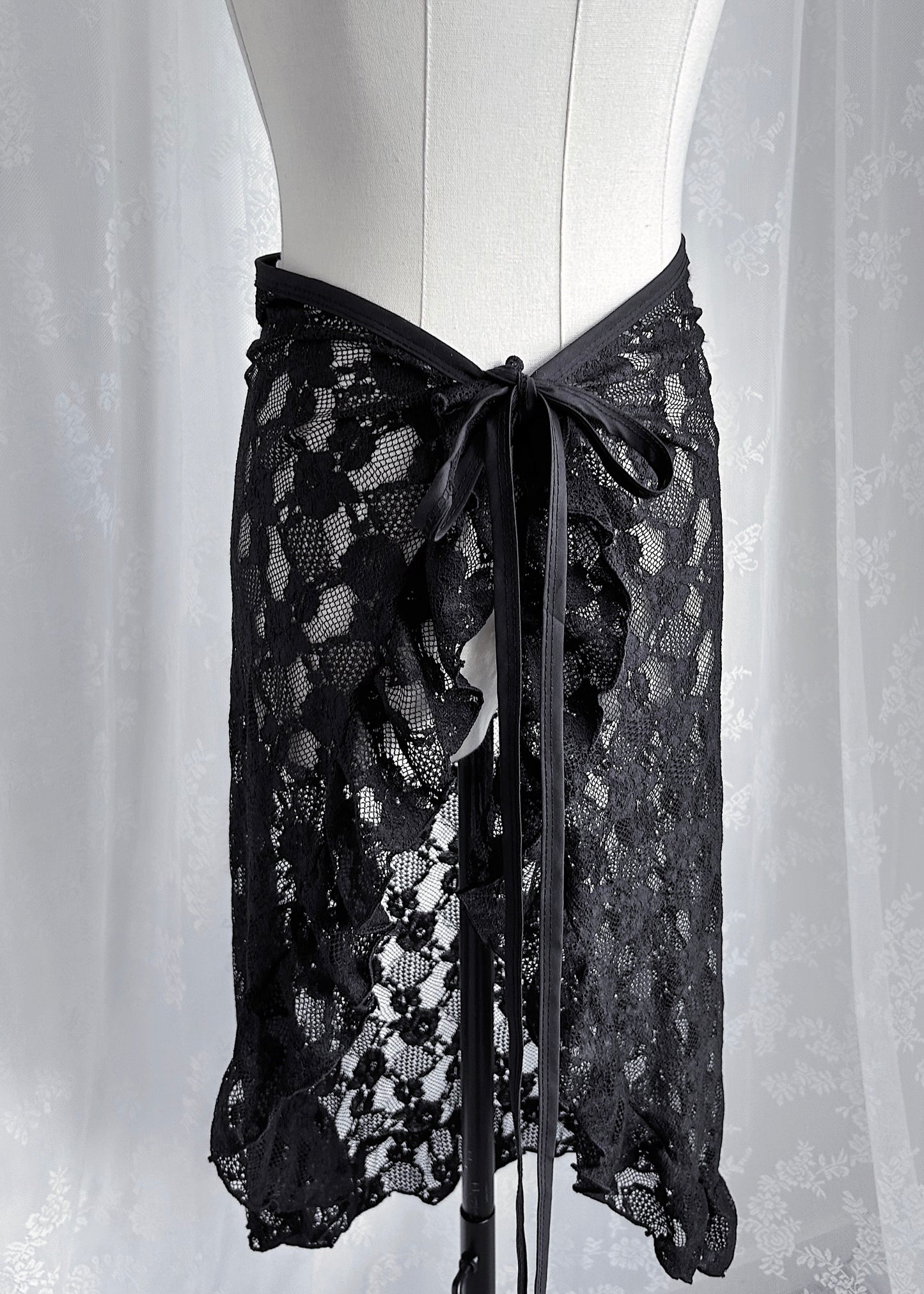 𝐕𝐢𝐧𝐚 𝐋𝐚𝐜𝐞 𝐑𝐮𝐟𝐟𝐥𝐞 𝐋𝐚𝐲𝐞𝐫 𝐒𝐤𝐢𝐫𝐭 - 𝐁𝐥𝐚𝐜𝐤