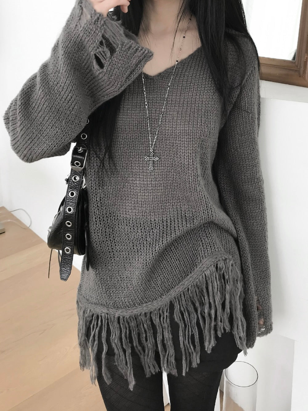 𝐕 𝐍𝐞𝐜𝐤 𝐅𝐫𝐢𝐧𝐠𝐞𝐝 𝐊𝐧𝐢𝐭 𝐒𝐰𝐞𝐚𝐭𝐞𝐫 - 𝐃𝐚𝐫𝐤 𝐆𝐫𝐞𝐲