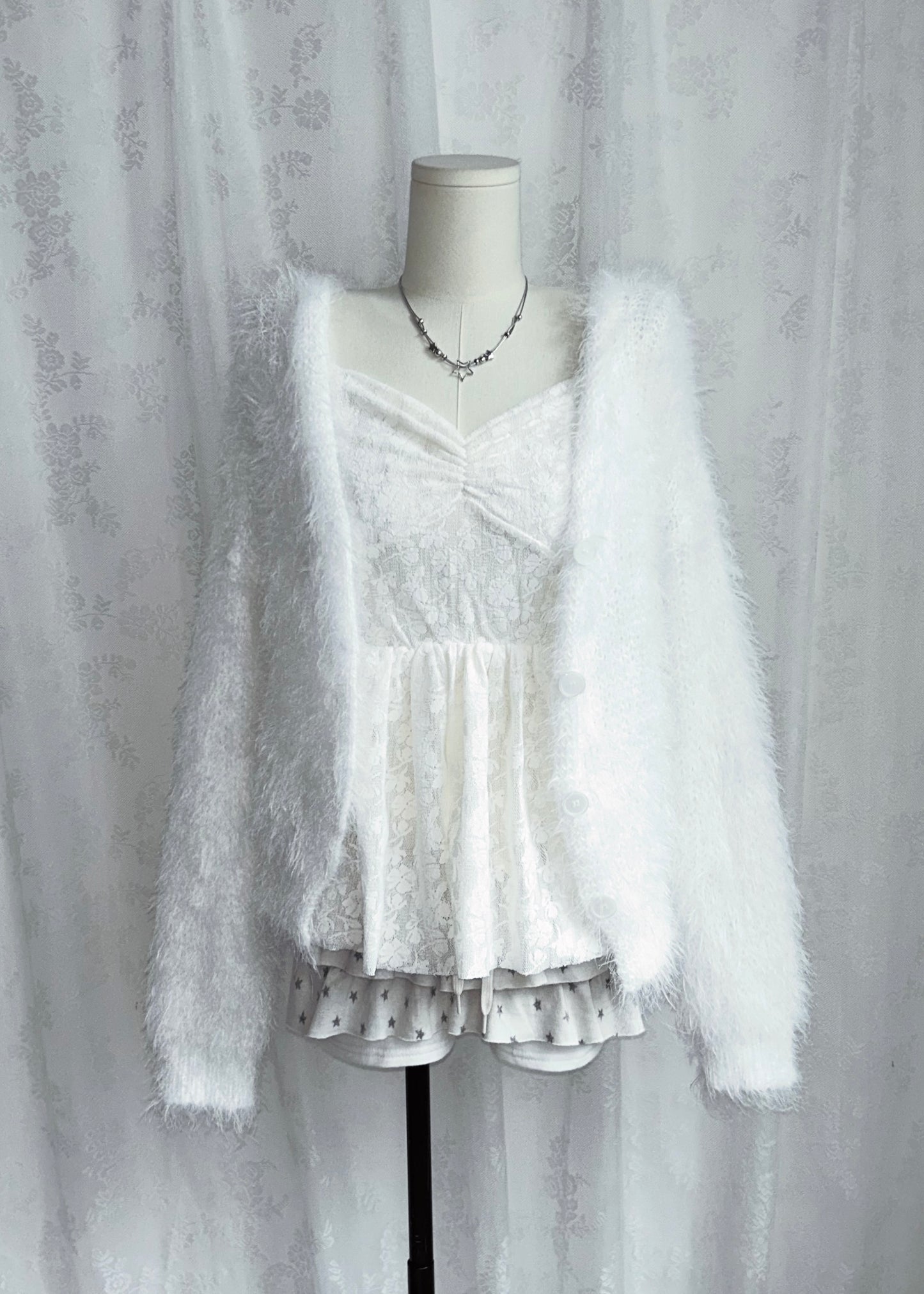 𝐌𝐨 𝐌𝐨 𝐕 𝐍𝐞𝐜𝐤 𝐂𝐚𝐫𝐝𝐢𝐠𝐚𝐧 - 𝐖𝐡𝐢𝐭𝐞