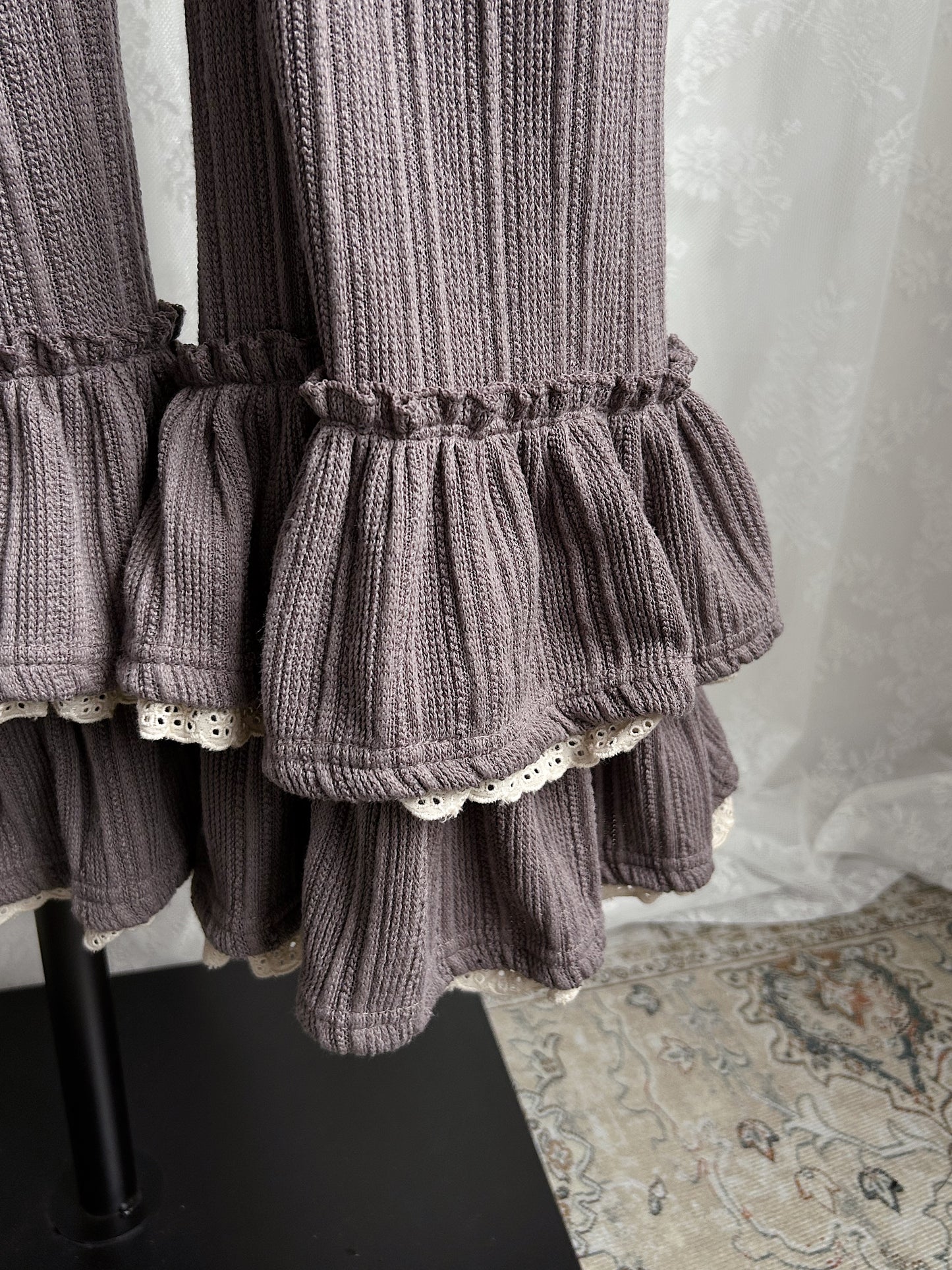 𝐑𝐢𝐬𝐚 𝐋𝐚𝐜𝐞 𝐑𝐮𝐟𝐟𝐥𝐞 𝐏𝐚𝐧𝐭𝐬 - 𝐋𝐚𝐯𝐞𝐧𝐝𝐞𝐫