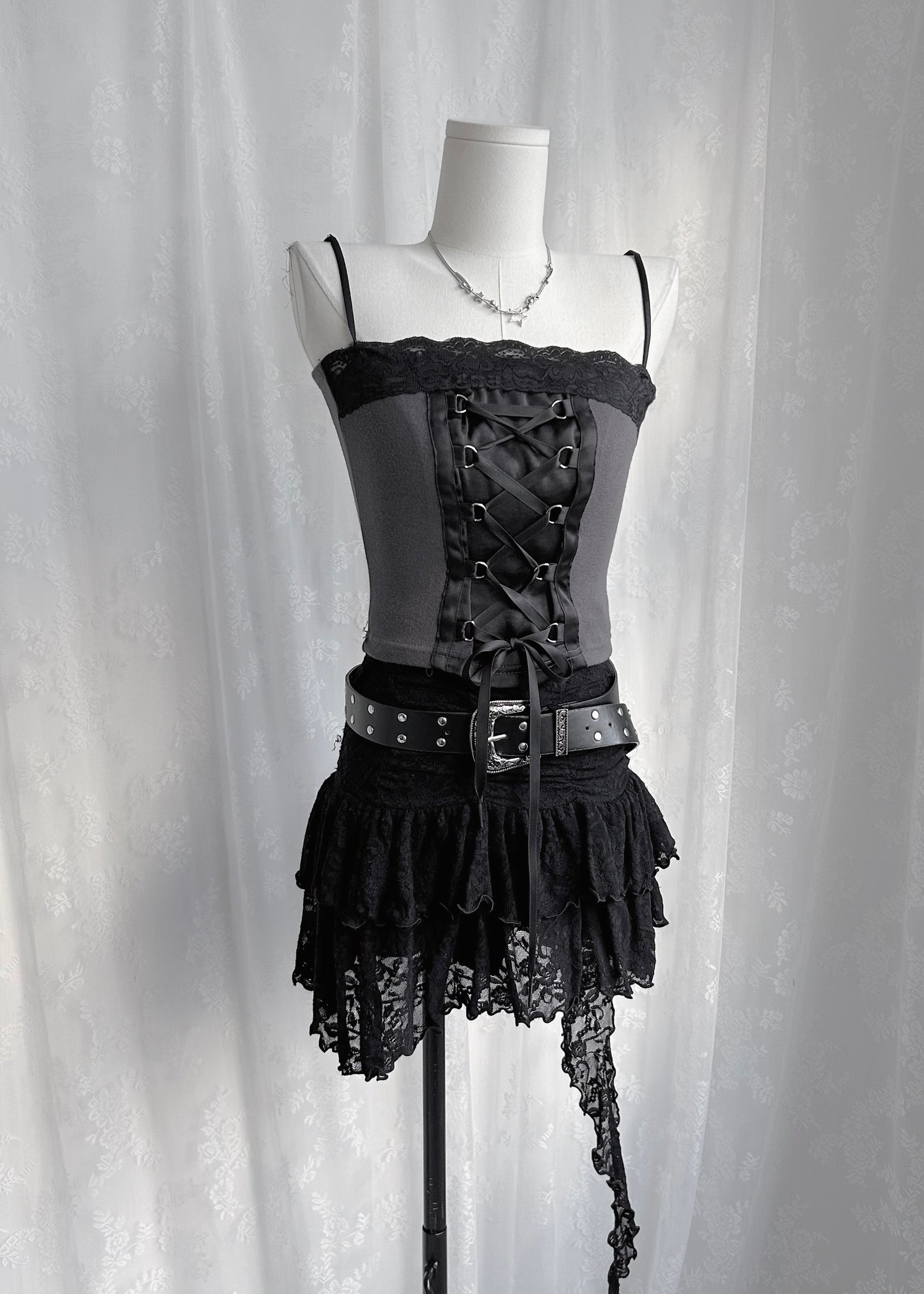 𝐕𝐢𝐯𝐢𝐞𝐧𝐧𝐞 𝐋𝐚𝐜𝐞 𝐆𝐨𝐭𝐡 𝐓𝐚𝐧𝐤 𝐓𝐨𝐩