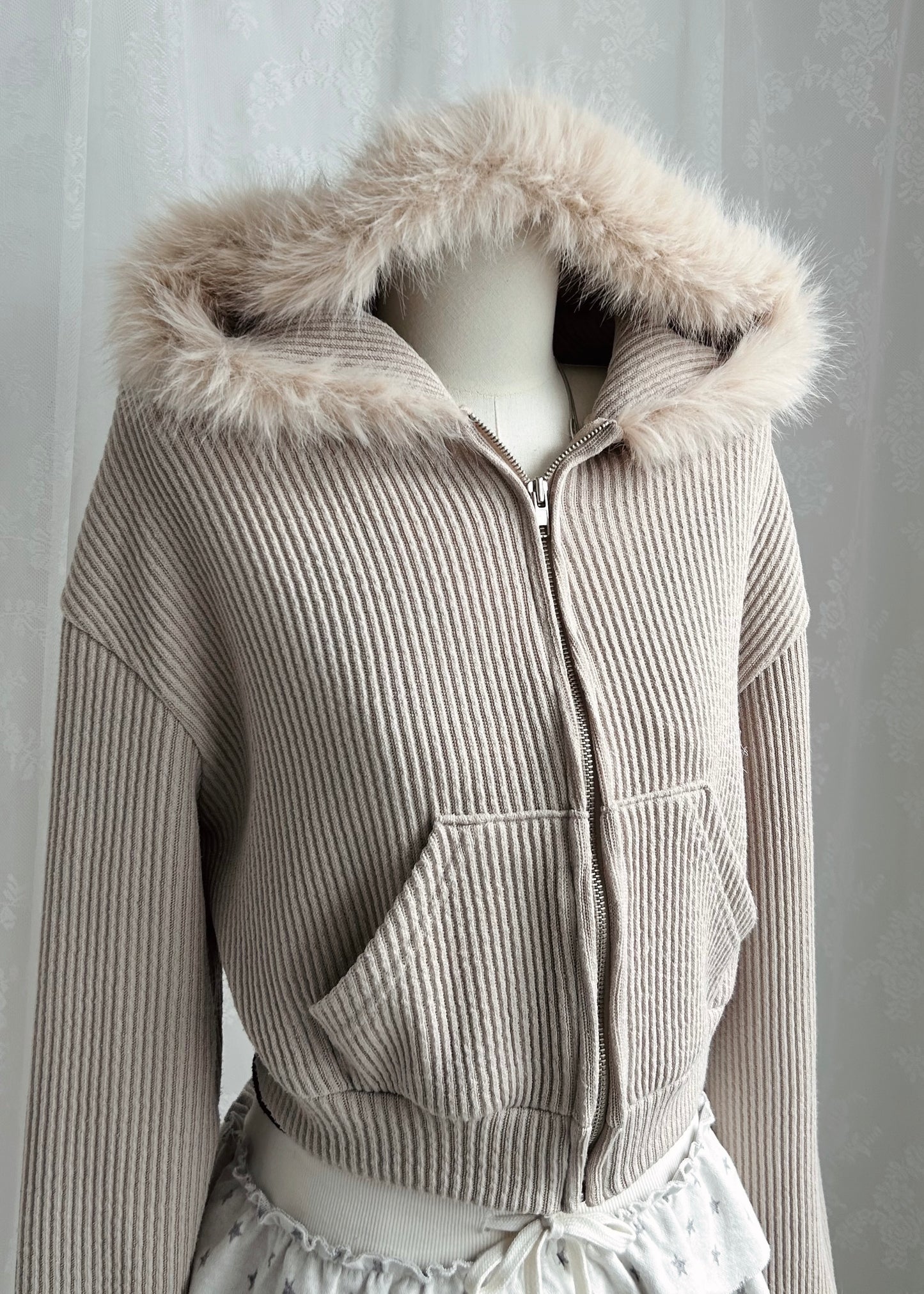 𝐌𝐨 𝐌𝐨 𝐂𝐫𝐨𝐩𝐩𝐞𝐝 𝐇𝐨𝐨𝐝𝐢𝐞 𝐉𝐚𝐜𝐤𝐞𝐭 - 𝐂𝐫𝐞𝐚𝐦