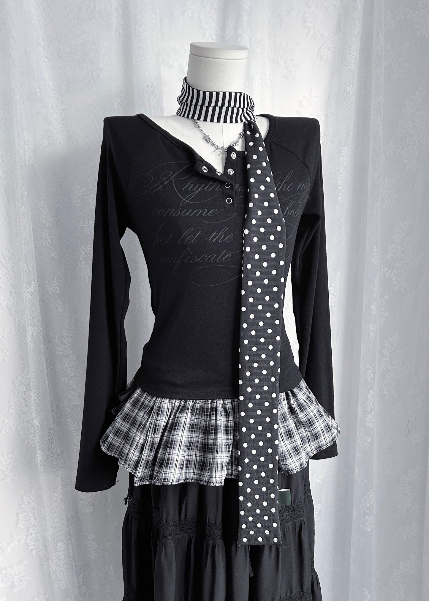 𝐋𝐮𝐝𝐨𝐯𝐢𝐜𝐚 𝐁𝐮𝐭𝐭𝐨𝐧 𝐓𝐞𝐞 - 𝐁𝐥𝐚𝐜𝐤