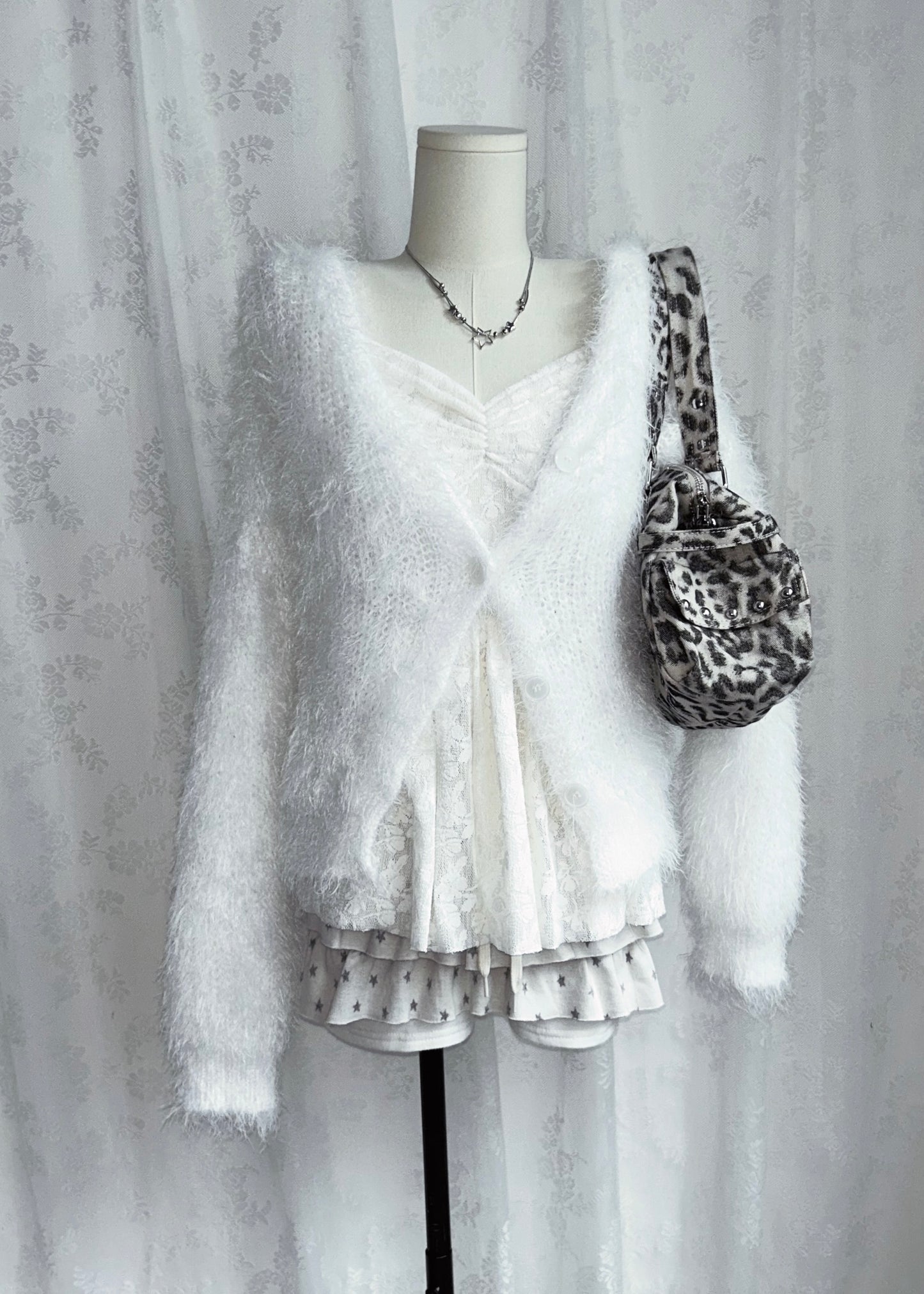 𝐌𝐨 𝐌𝐨 𝐕 𝐍𝐞𝐜𝐤 𝐂𝐚𝐫𝐝𝐢𝐠𝐚𝐧 - 𝐖𝐡𝐢𝐭𝐞