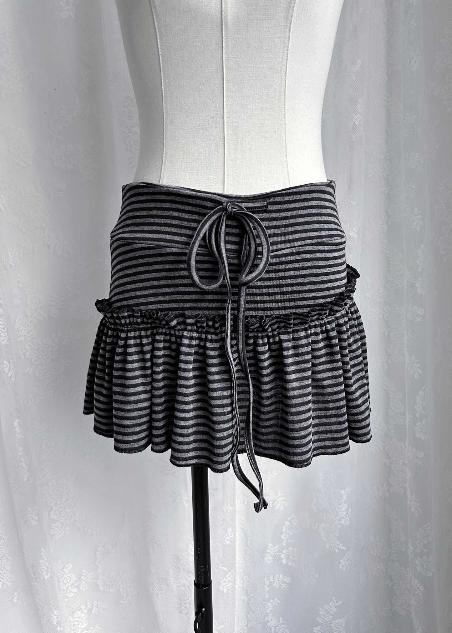 𝐒𝐭𝐫𝐢𝐩𝐞𝐝 𝐑𝐮𝐟𝐟𝐥𝐞 𝐌𝐢𝐧𝐢 𝐒𝐤𝐨𝐫𝐭