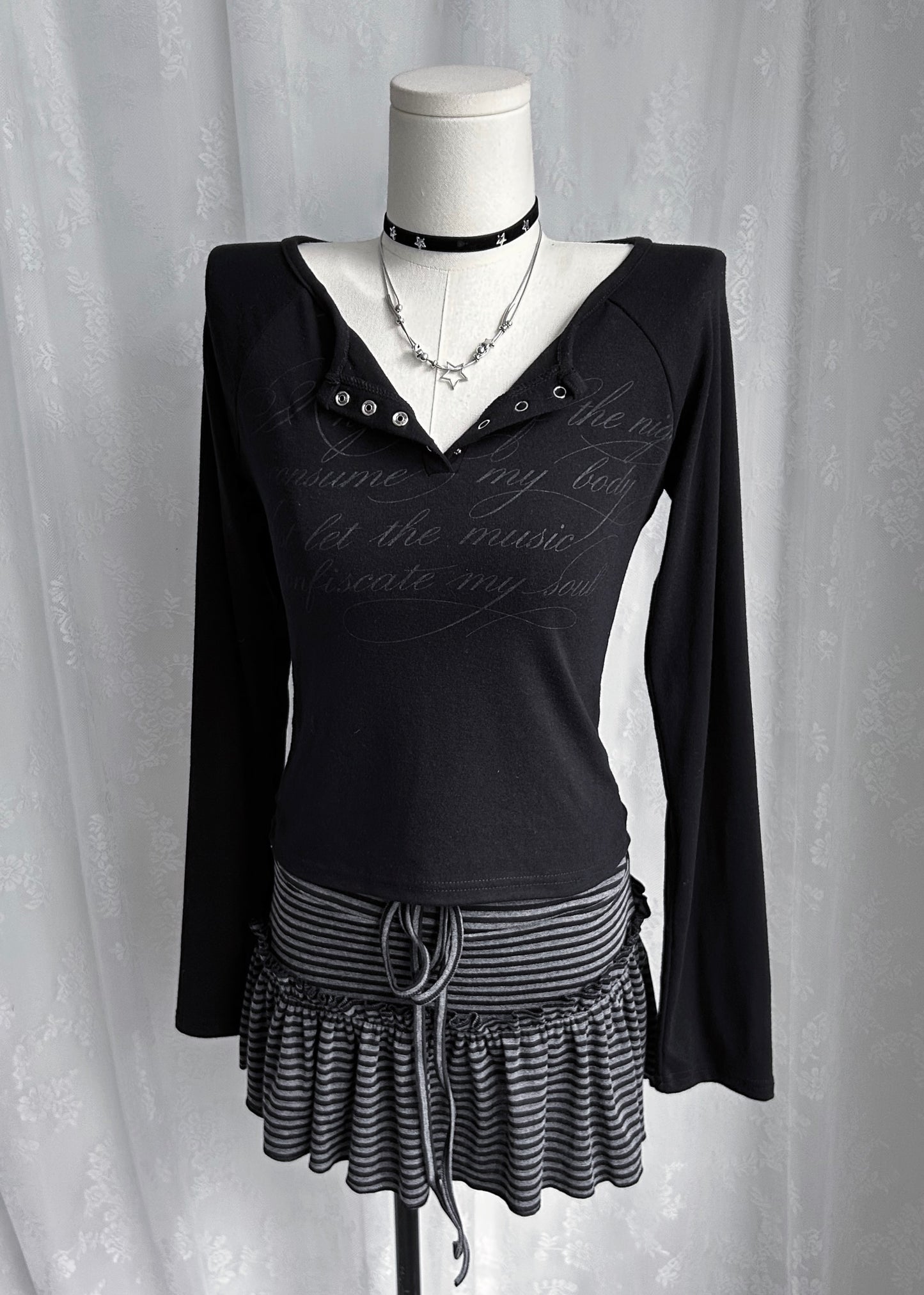 𝐋𝐮𝐝𝐨𝐯𝐢𝐜𝐚 𝐁𝐮𝐭𝐭𝐨𝐧 𝐓𝐞𝐞 - 𝐁𝐥𝐚𝐜𝐤