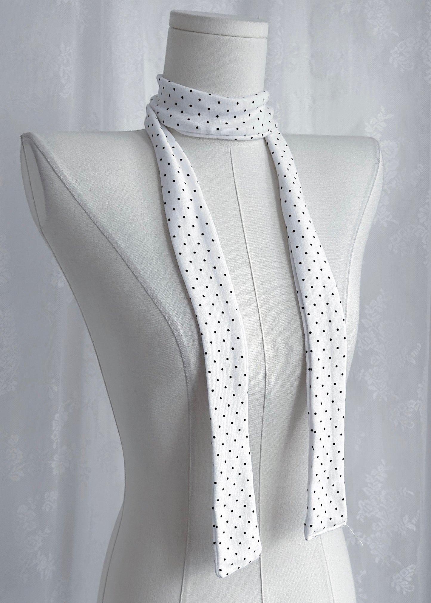 𝐏𝐨𝐥𝐤𝐚 𝐃𝐨𝐭 𝐒𝐜𝐚𝐫𝐟 - 𝐖𝐡𝐢𝐭𝐞