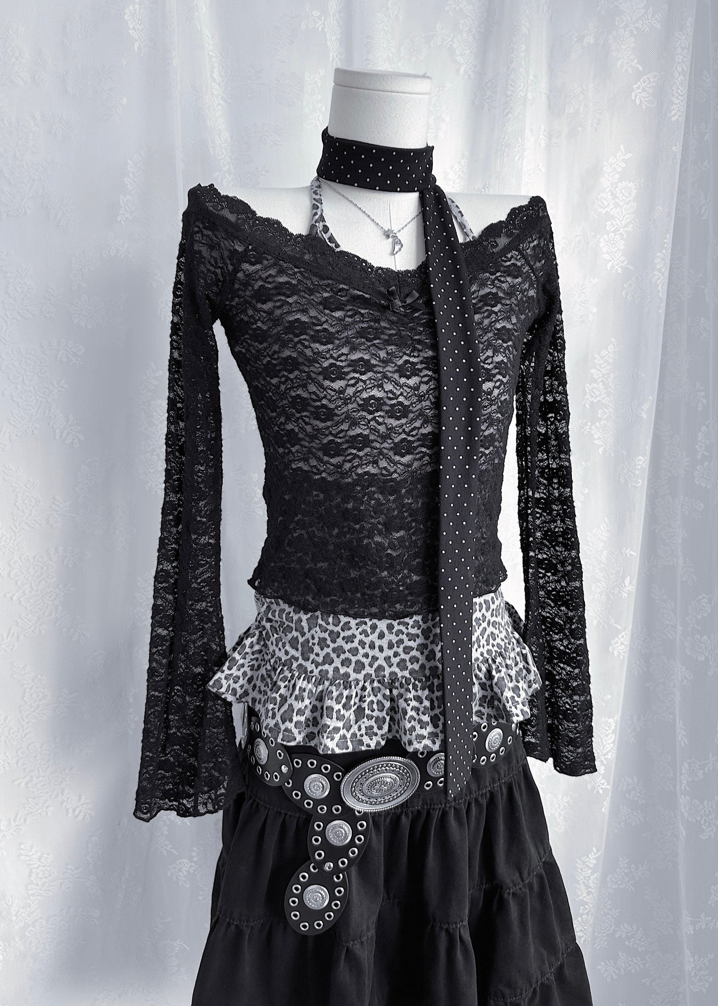 𝐕𝐞𝐥𝐢𝐞𝐭𝐭𝐚 𝐅𝐥𝐚𝐫𝐞 𝐒𝐥𝐞𝐞𝐯𝐞 𝐋𝐚𝐜𝐞 𝐓𝐨𝐩 - 𝐁𝐥𝐚𝐜𝐤