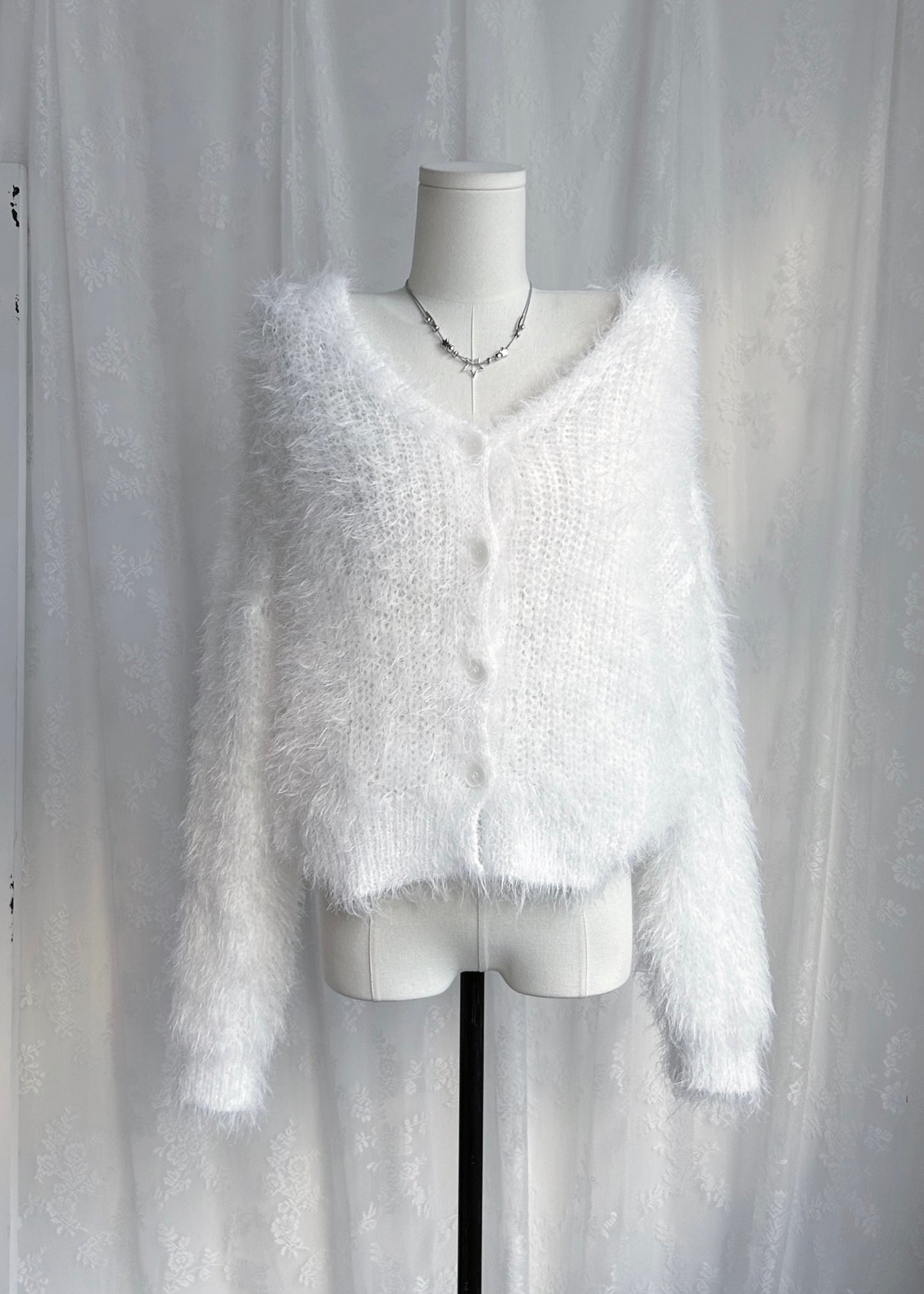 𝐌𝐨 𝐌𝐨 𝐕 𝐍𝐞𝐜𝐤 𝐂𝐚𝐫𝐝𝐢𝐠𝐚𝐧 - 𝐖𝐡𝐢𝐭𝐞