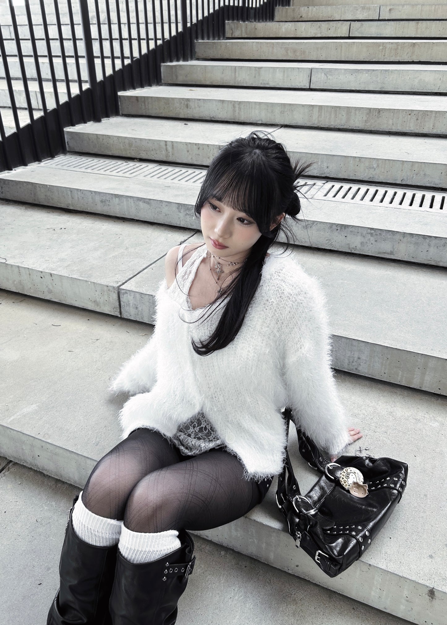 𝐌𝐨 𝐌𝐨 𝐕 𝐍𝐞𝐜𝐤 𝐂𝐚𝐫𝐝𝐢𝐠𝐚𝐧 - 𝐖𝐡𝐢𝐭𝐞