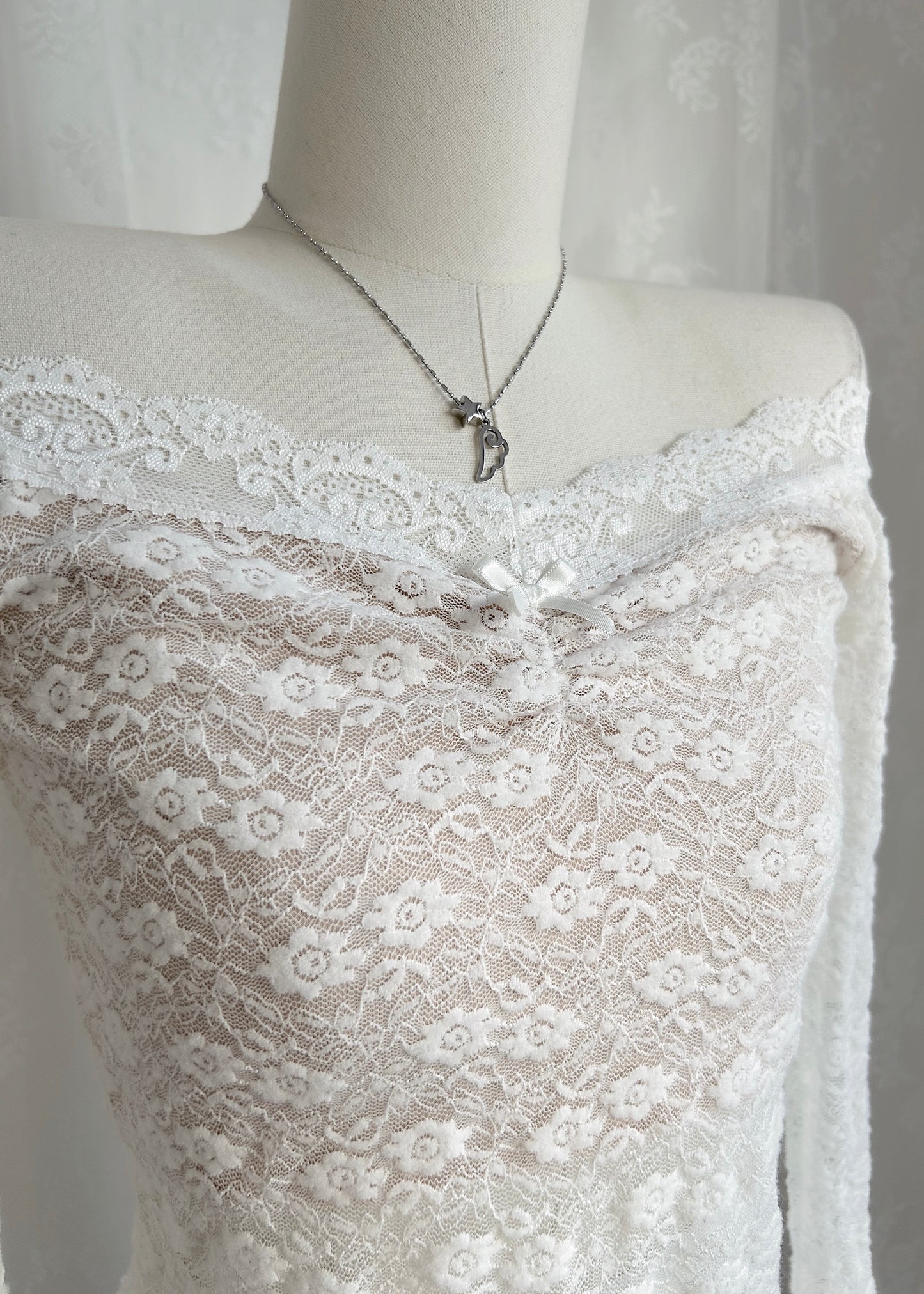 𝐕𝐞𝐥𝐢𝐞𝐭𝐭𝐚 𝐅𝐥𝐚𝐫𝐞 𝐒𝐥𝐞𝐞𝐯𝐞 𝐋𝐚𝐜𝐞 𝐓𝐨𝐩 - 𝐖𝐡𝐢𝐭𝐞