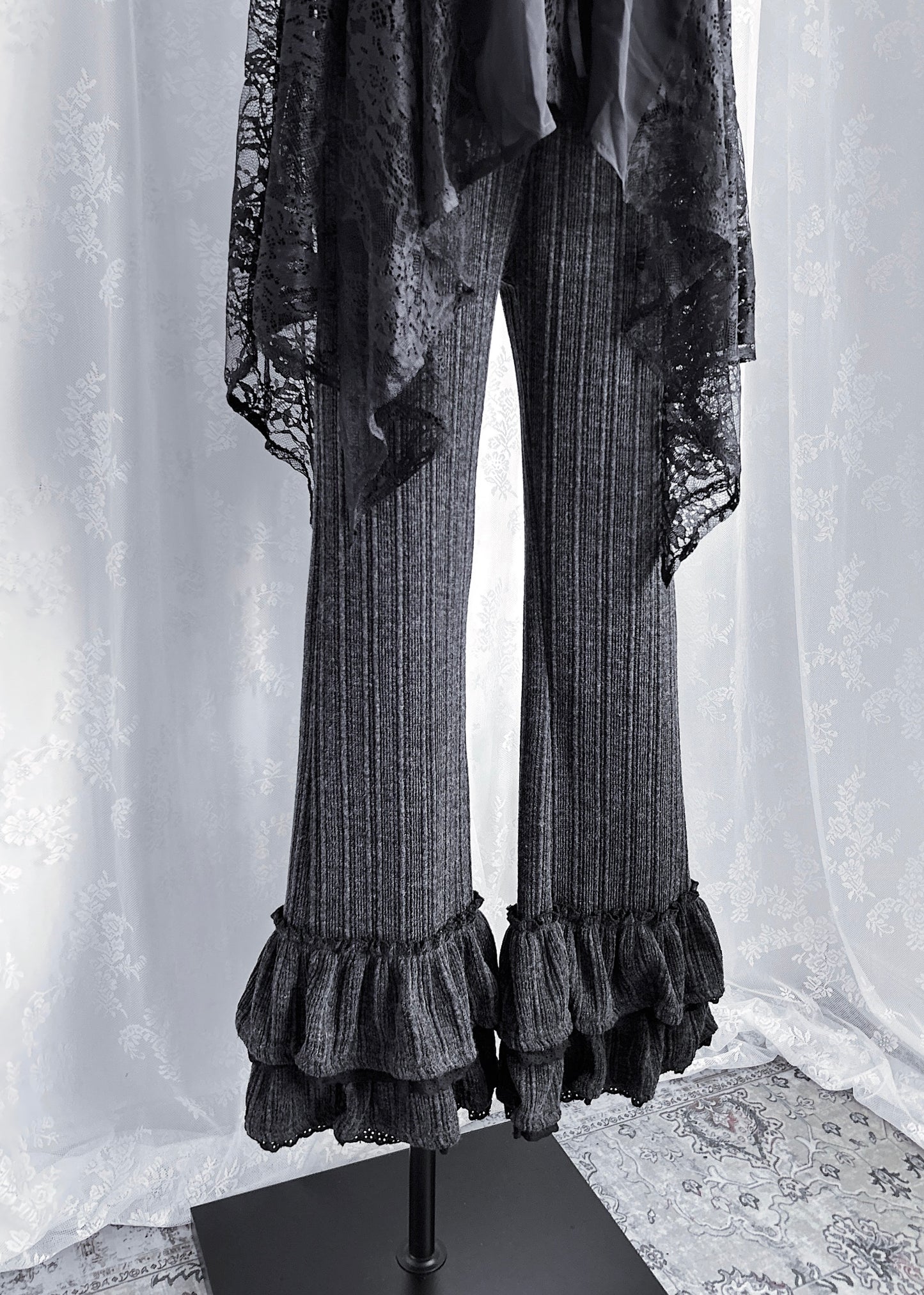 𝐑𝐢𝐬𝐚 𝐋𝐚𝐜𝐞 𝐑𝐮𝐟𝐟𝐥𝐞 𝐏𝐚𝐧𝐭𝐬 - 𝐃𝐚𝐫𝐤 𝐆𝐫𝐞𝐲