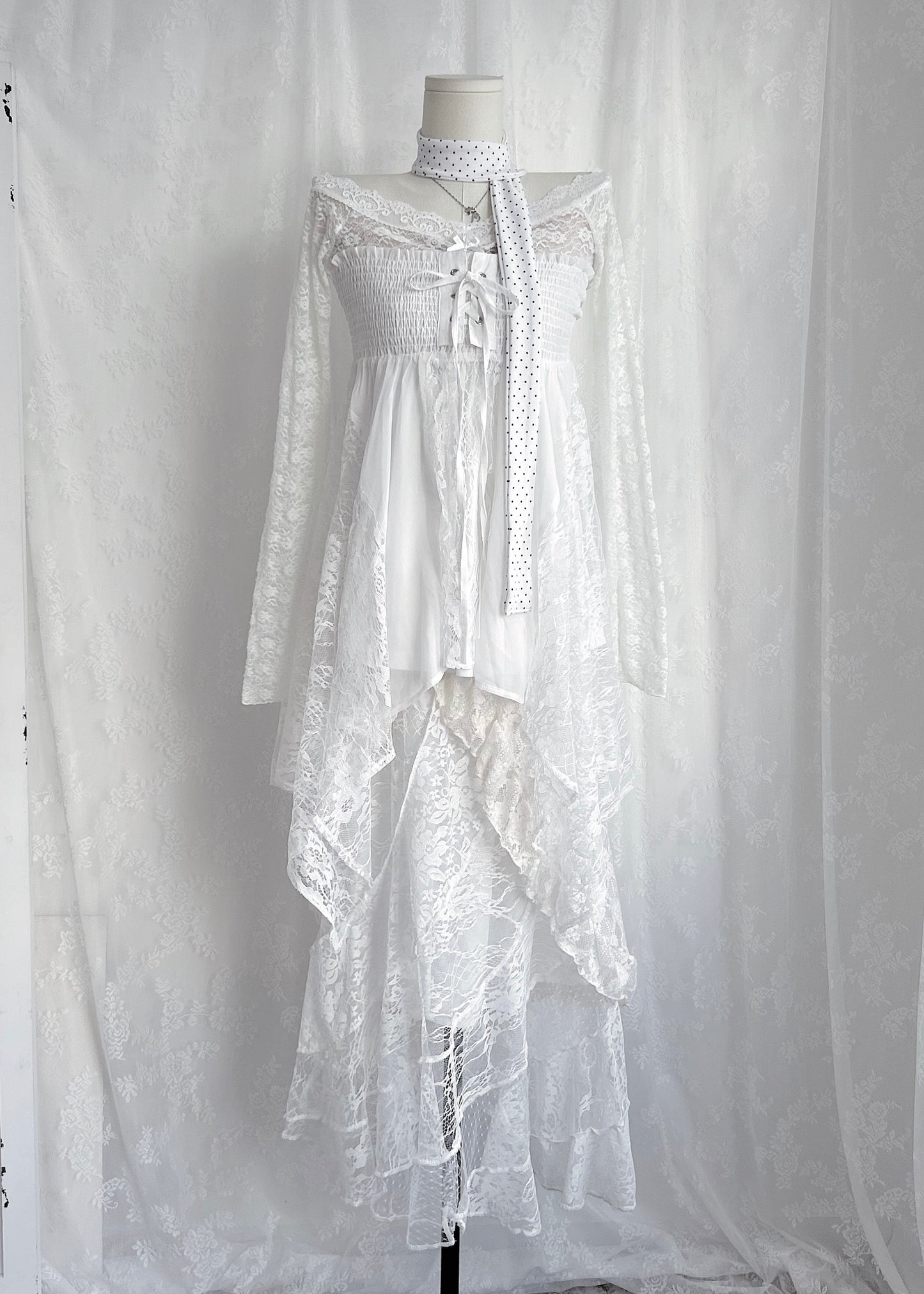 𝐕𝐞𝐥𝐢𝐞𝐭𝐭𝐚 𝐅𝐥𝐚𝐫𝐞 𝐒𝐥𝐞𝐞𝐯𝐞 𝐋𝐚𝐜𝐞 𝐓𝐨𝐩 - 𝐖𝐡𝐢𝐭𝐞