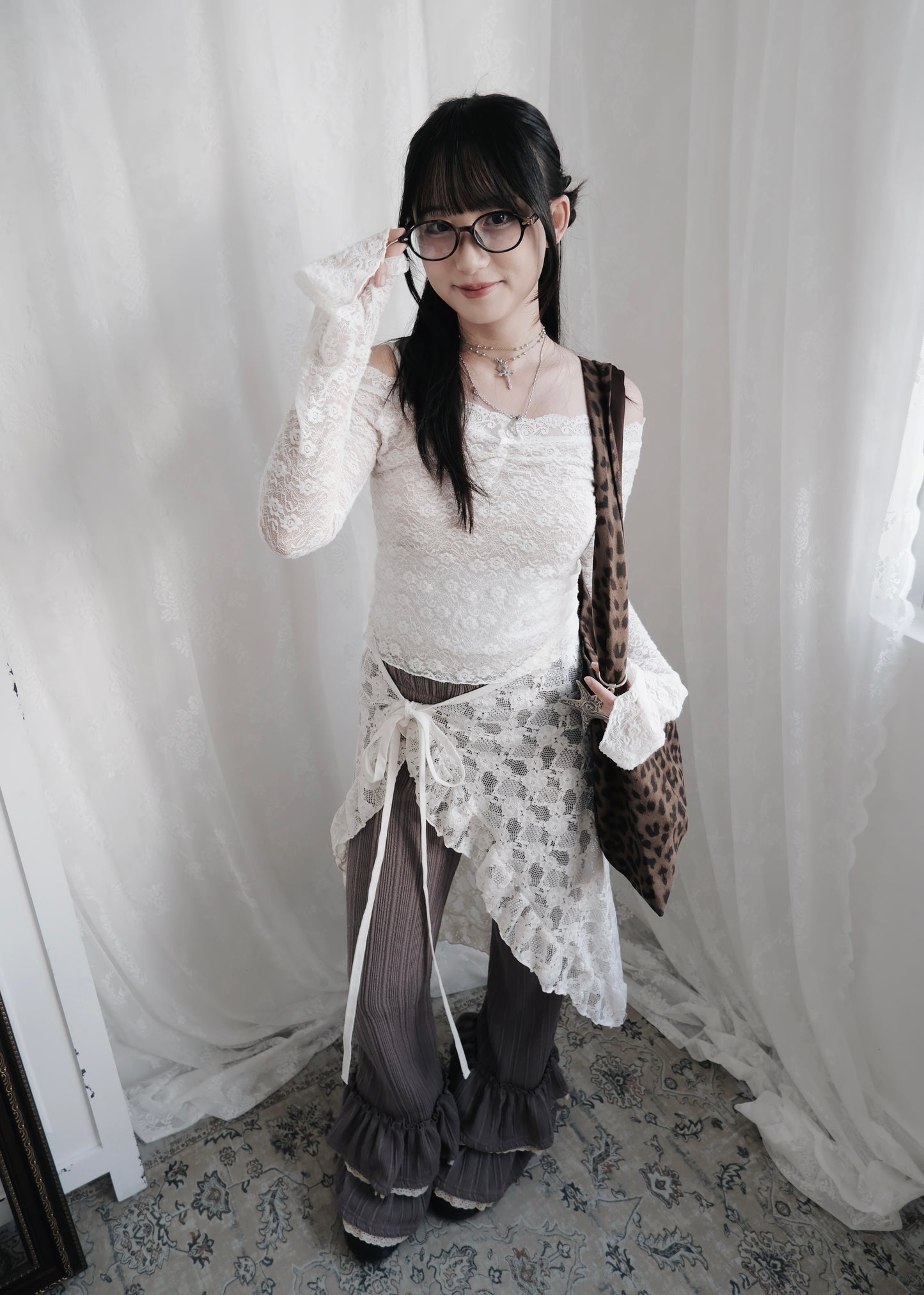 𝐕𝐞𝐥𝐢𝐞𝐭𝐭𝐚 𝐅𝐥𝐚𝐫𝐞 𝐒𝐥𝐞𝐞𝐯𝐞 𝐋𝐚𝐜𝐞 𝐓𝐨𝐩 - 𝐖𝐡𝐢𝐭𝐞