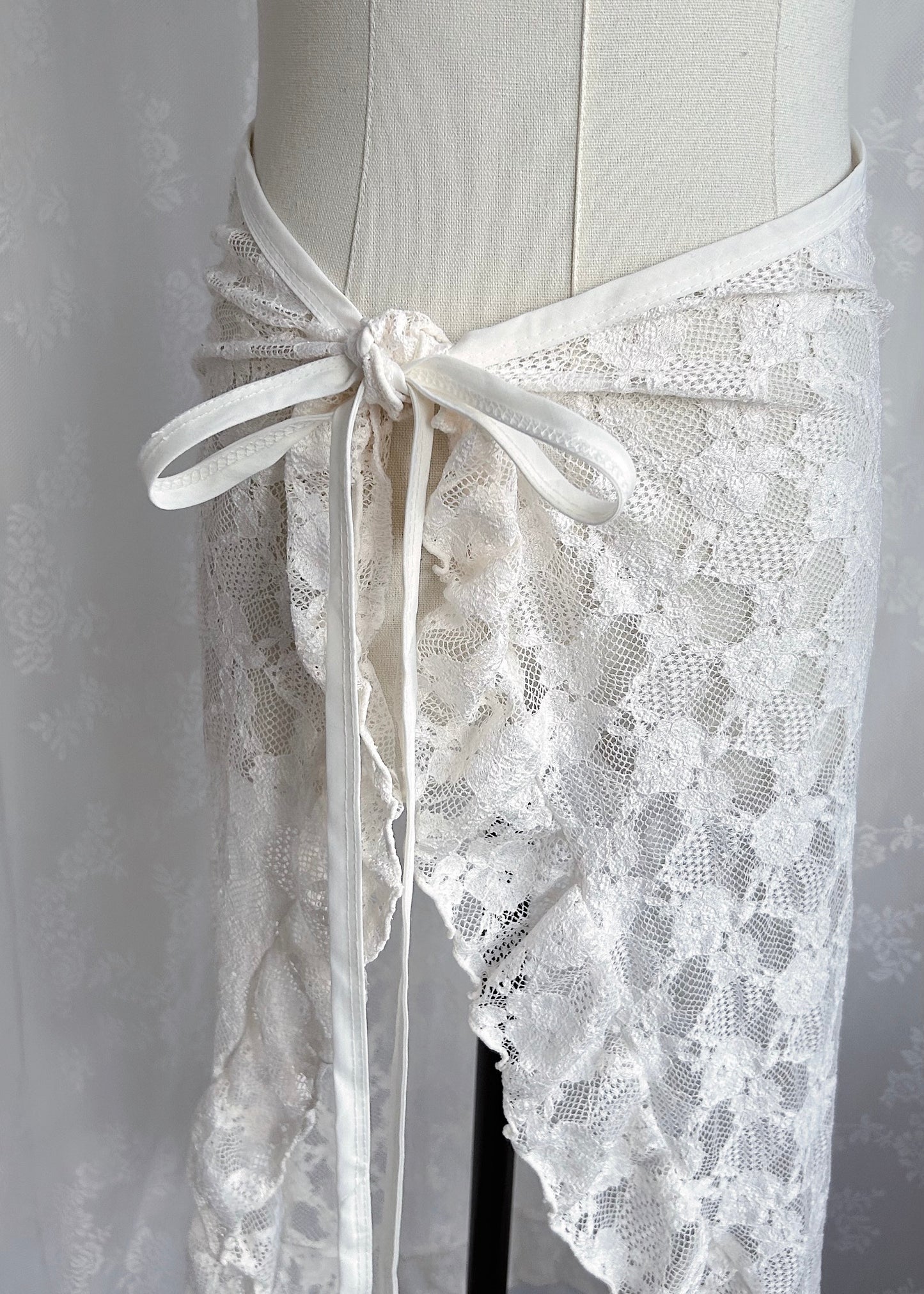 𝐕𝐢𝐧𝐚 𝐋𝐚𝐜𝐞 𝐑𝐮𝐟𝐟𝐥𝐞 𝐋𝐚𝐲𝐞𝐫 𝐒𝐤𝐢𝐫𝐭 - 𝐂𝐫𝐞𝐚𝐦