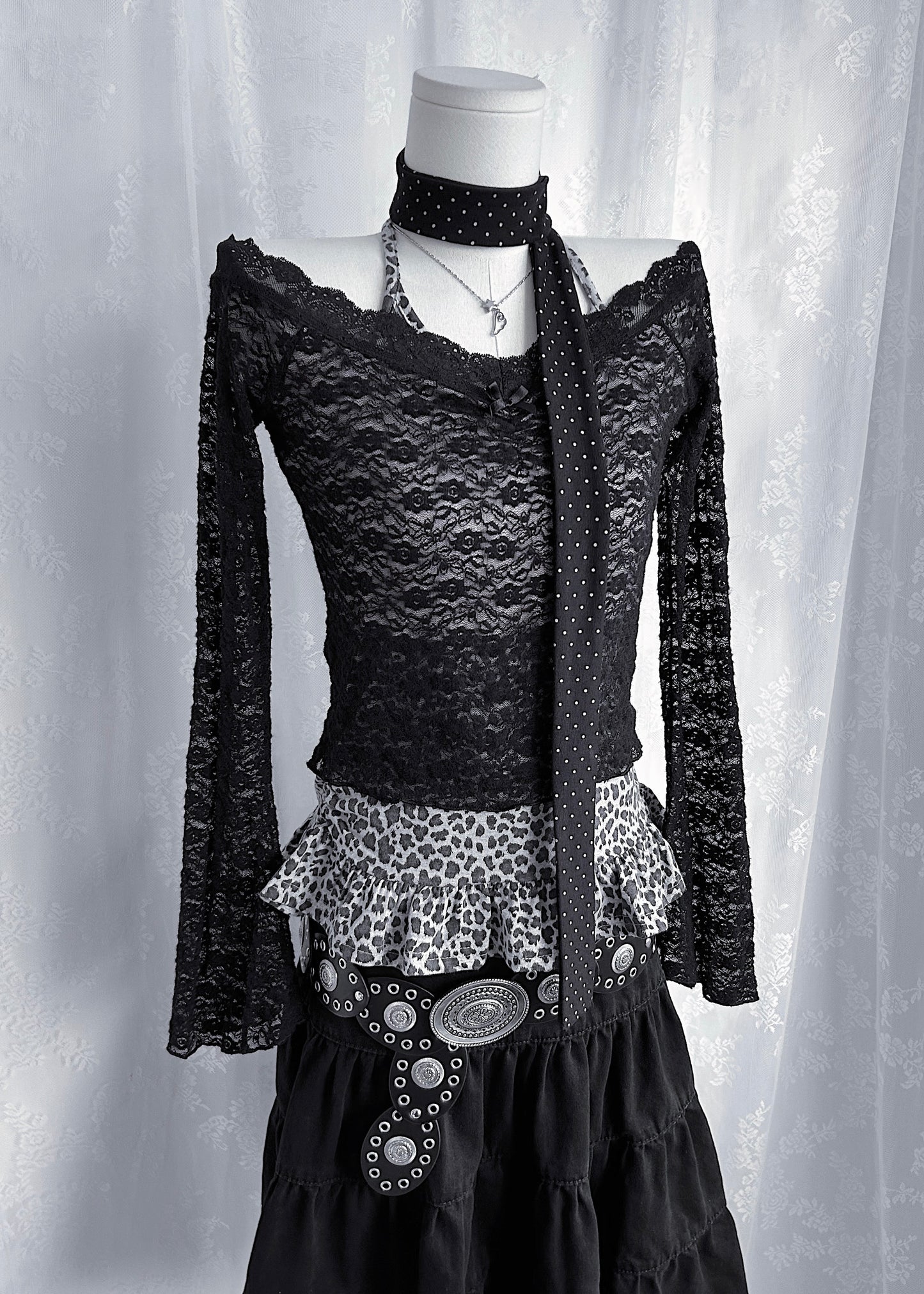 𝐕𝐞𝐥𝐢𝐞𝐭𝐭𝐚 𝐅𝐥𝐚𝐫𝐞 𝐒𝐥𝐞𝐞𝐯𝐞 𝐋𝐚𝐜𝐞 𝐓𝐨𝐩 - 𝐁𝐥𝐚𝐜𝐤