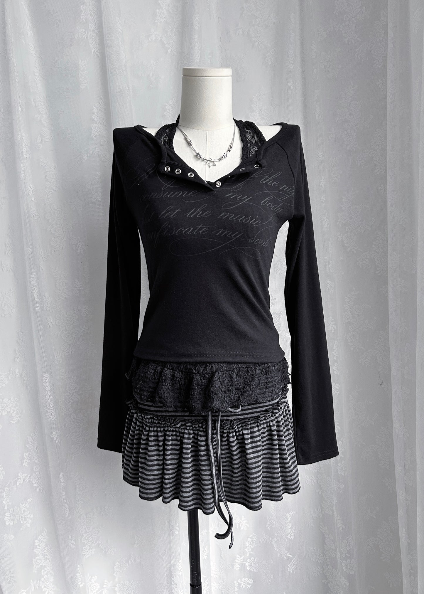 𝐋𝐮𝐝𝐨𝐯𝐢𝐜𝐚 𝐁𝐮𝐭𝐭𝐨𝐧 𝐓𝐞𝐞 - 𝐁𝐥𝐚𝐜𝐤