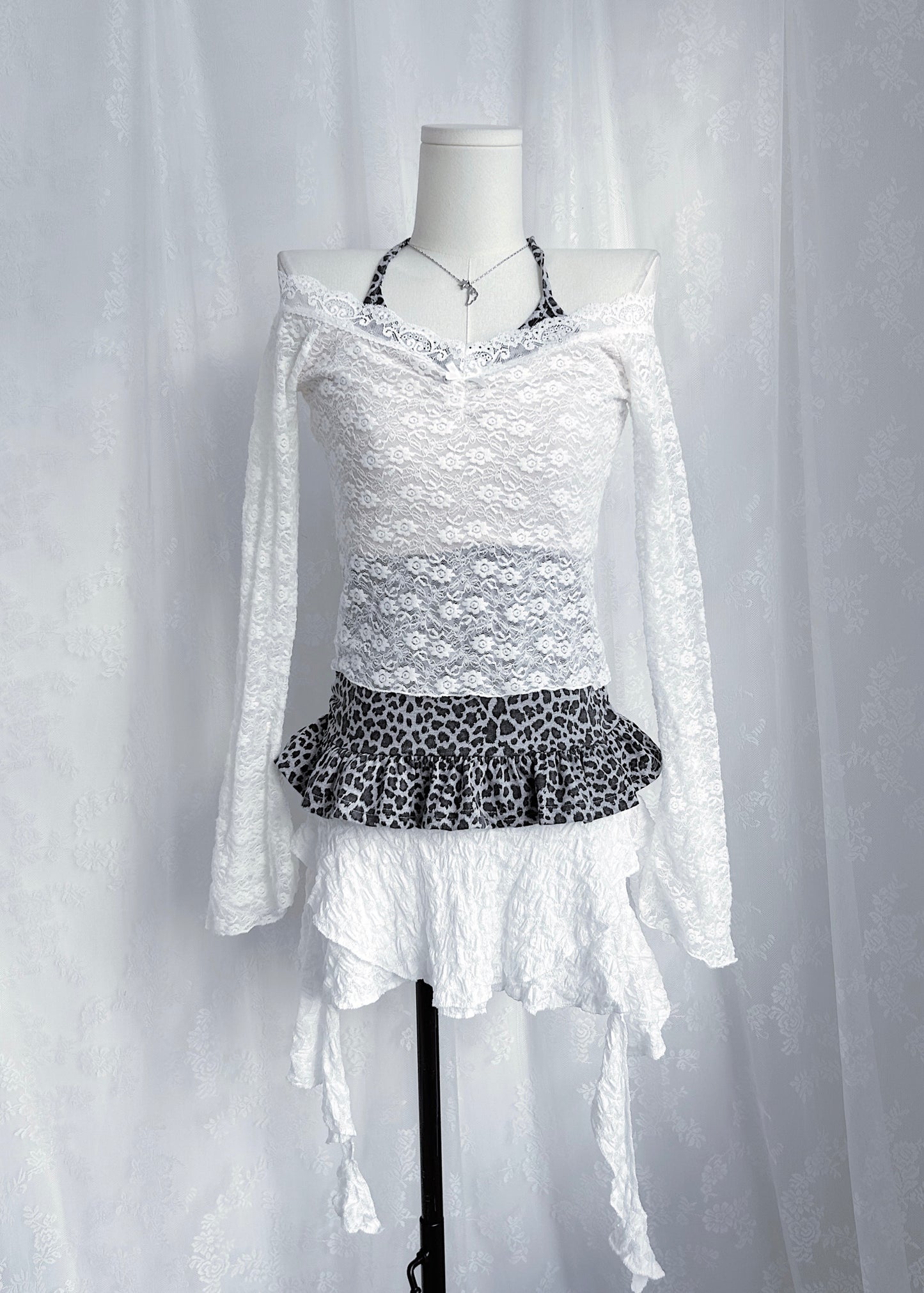 𝐕𝐞𝐥𝐢𝐞𝐭𝐭𝐚 𝐅𝐥𝐚𝐫𝐞 𝐒𝐥𝐞𝐞𝐯𝐞 𝐋𝐚𝐜𝐞 𝐓𝐨𝐩 - 𝐖𝐡𝐢𝐭𝐞