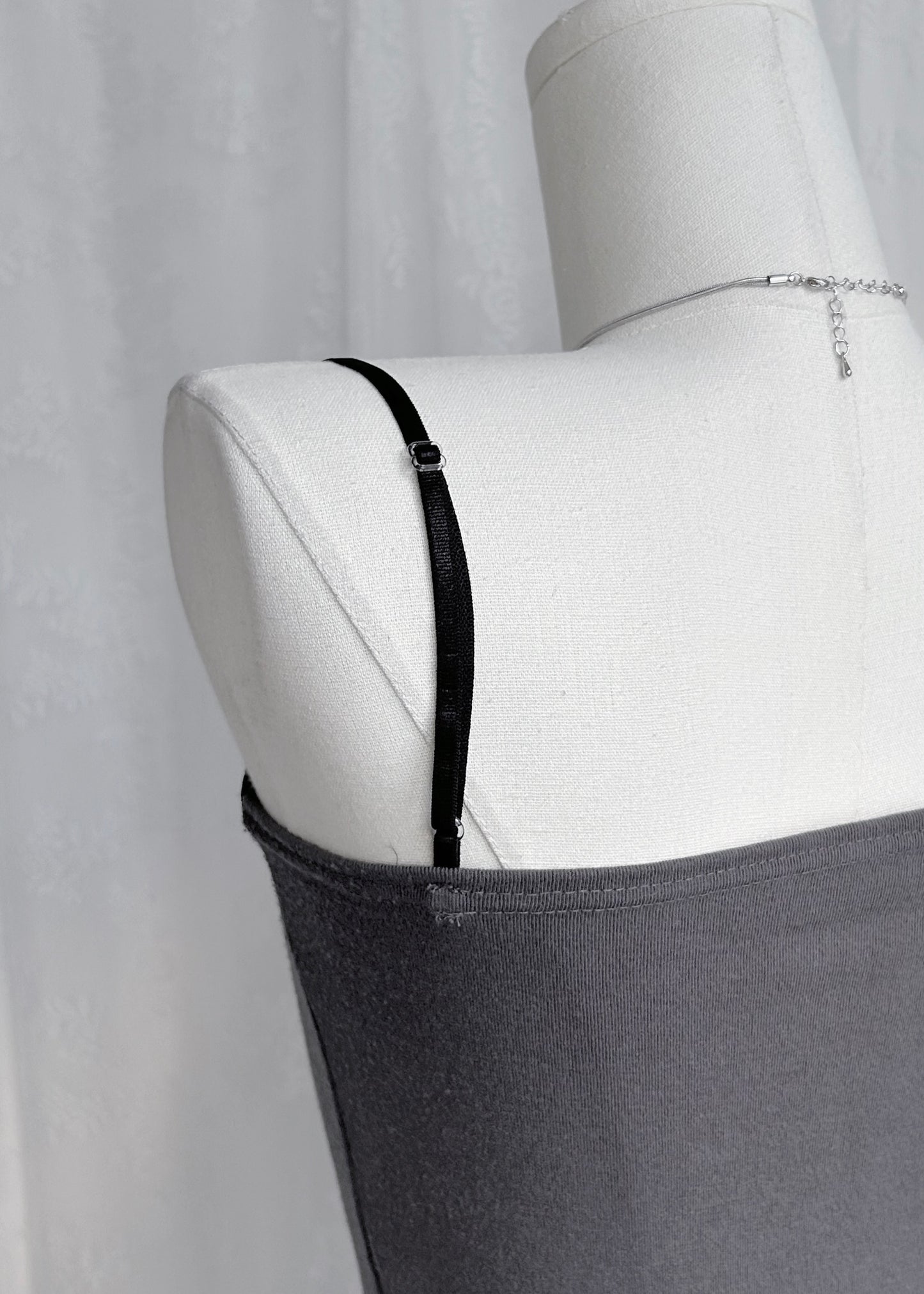 𝐕𝐢𝐯𝐢𝐞𝐧𝐧𝐞 𝐋𝐚𝐜𝐞 𝐆𝐨𝐭𝐡 𝐓𝐚𝐧𝐤 𝐓𝐨𝐩