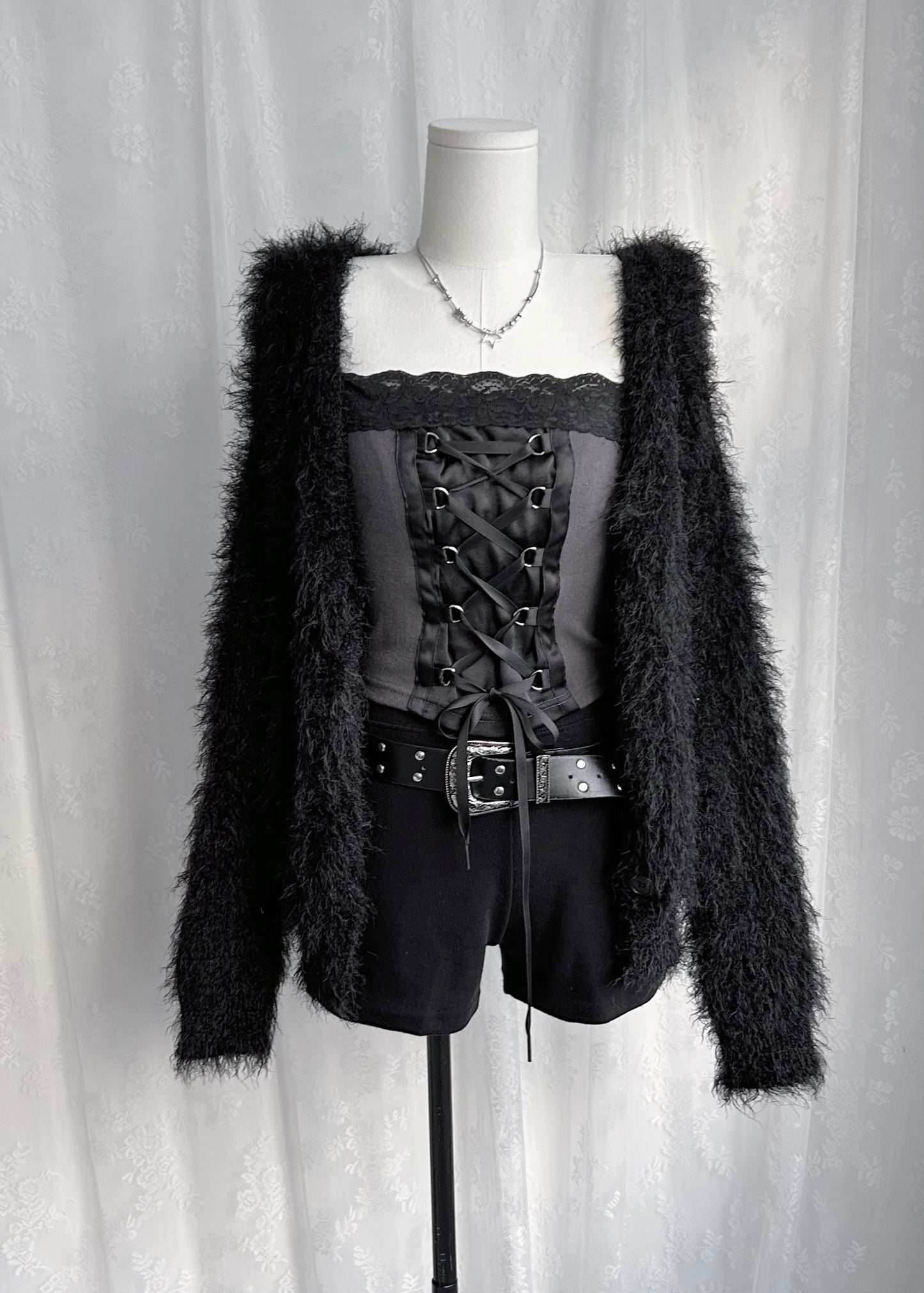 𝐕𝐢𝐯𝐢𝐞𝐧𝐧𝐞 𝐋𝐚𝐜𝐞 𝐆𝐨𝐭𝐡 𝐓𝐚𝐧𝐤 𝐓𝐨𝐩