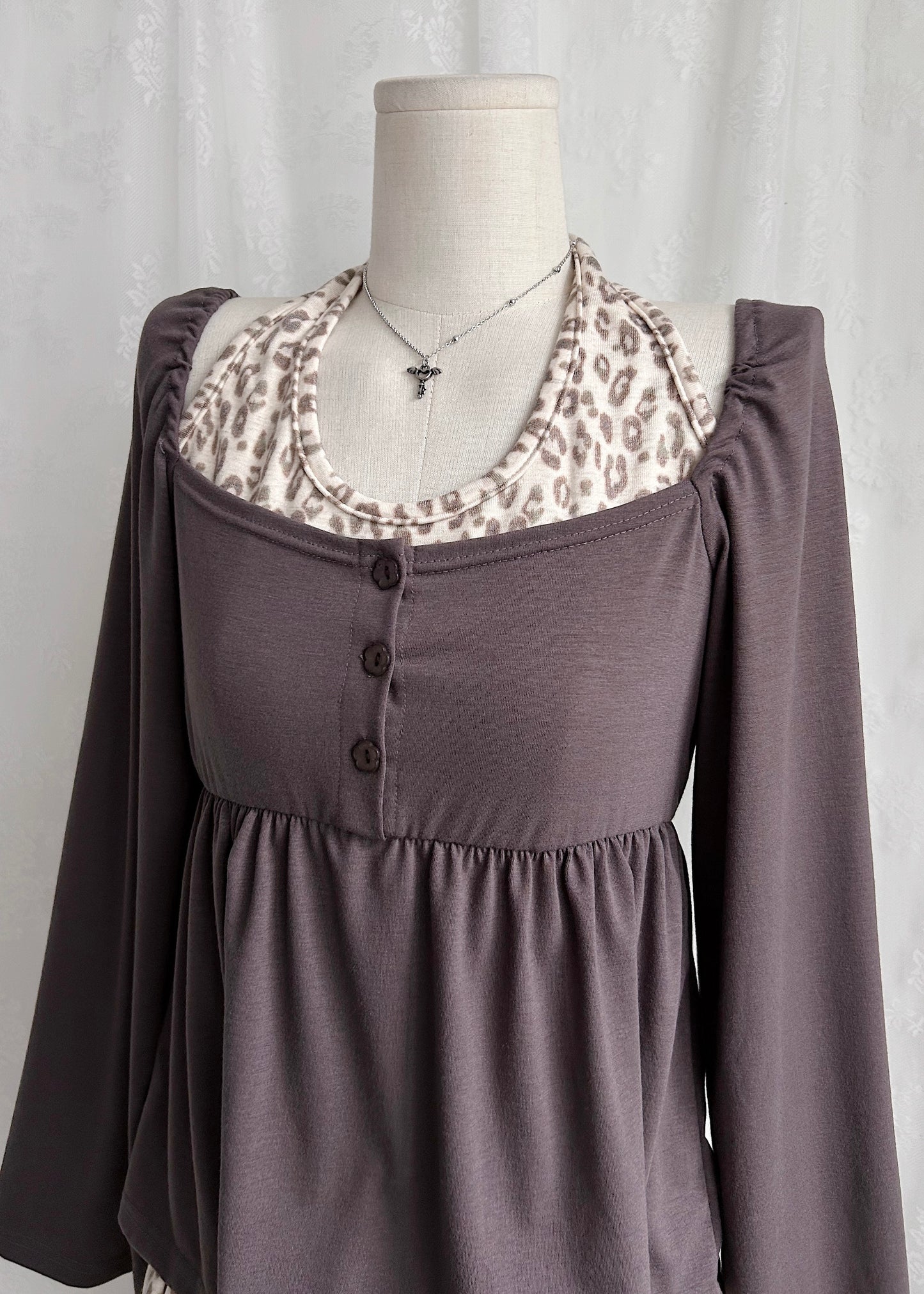 𝐋𝐞𝐨𝐩𝐚𝐫𝐝 𝐑𝐮𝐟𝐟𝐥𝐞 𝐇𝐚𝐥𝐭𝐞𝐫 𝐓𝐨𝐩 - 𝐎𝐚𝐭𝐦𝐞𝐚𝐥