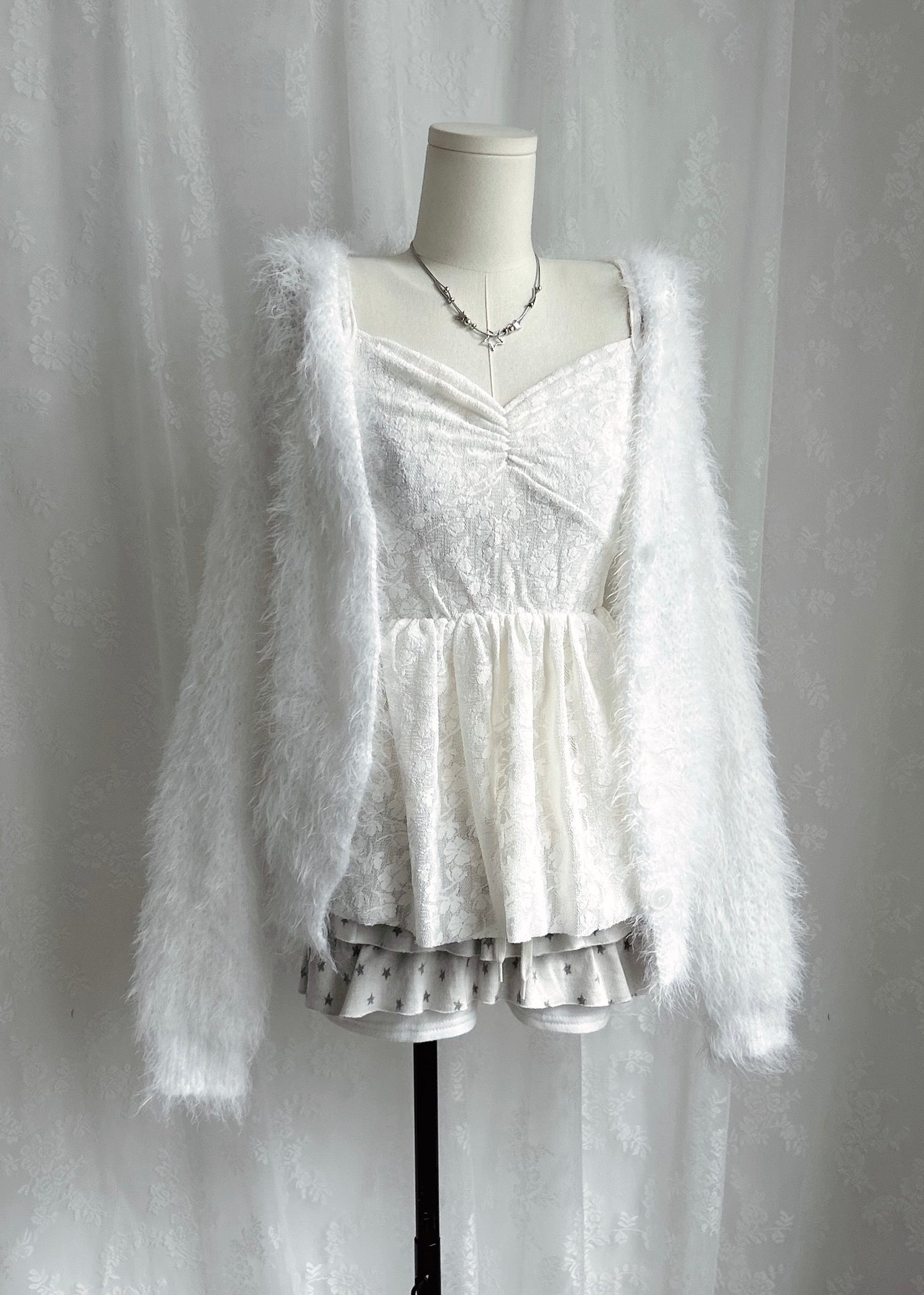 𝐌𝐨 𝐌𝐨 𝐕 𝐍𝐞𝐜𝐤 𝐂𝐚𝐫𝐝𝐢𝐠𝐚𝐧 - 𝐖𝐡𝐢𝐭𝐞