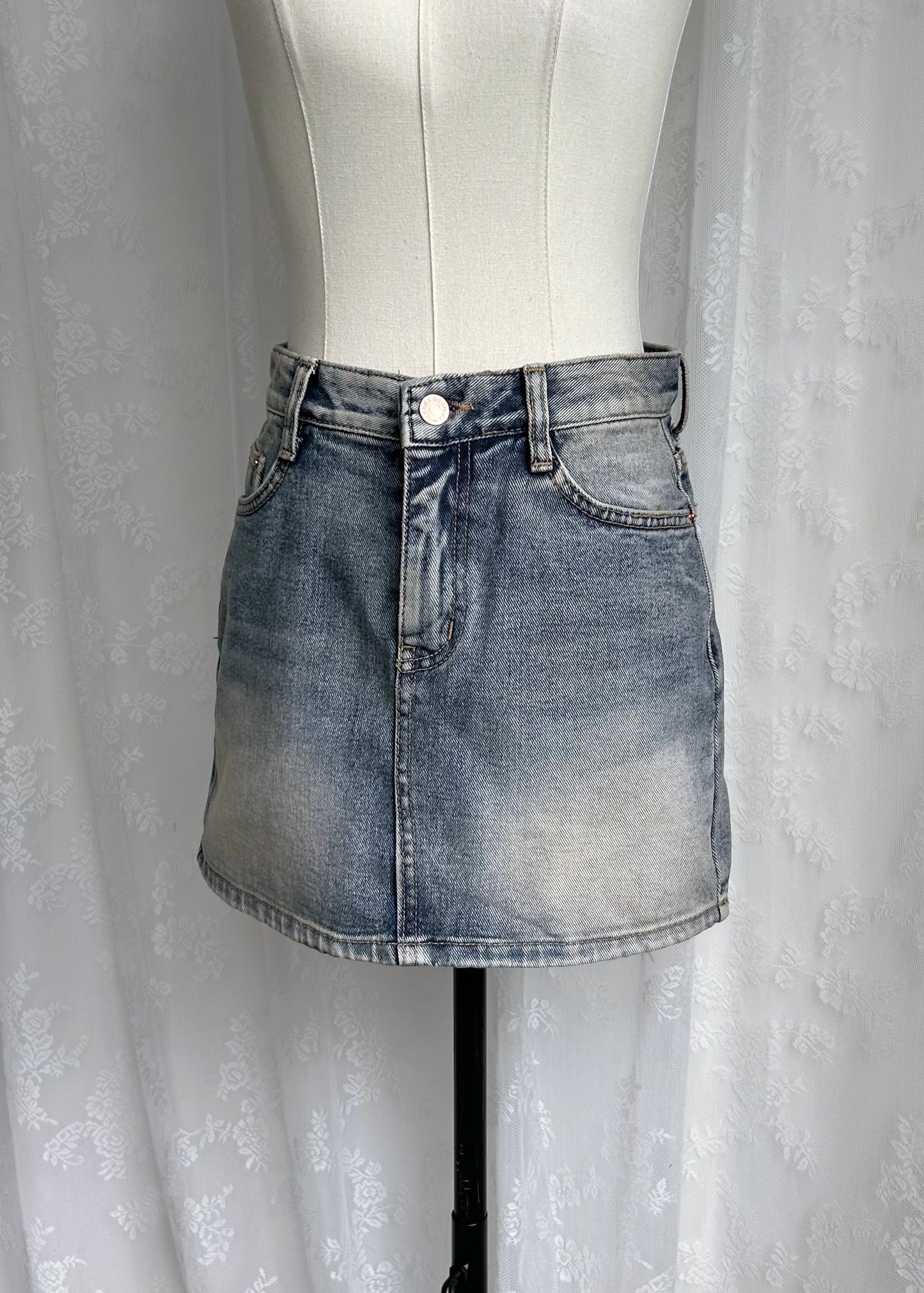 𝐃𝐚𝐧𝐢𝐞𝐥𝐚 𝐖𝐚𝐬𝐡 𝐃𝐞𝐧𝐢𝐦 𝐒𝐤𝐢𝐫𝐭