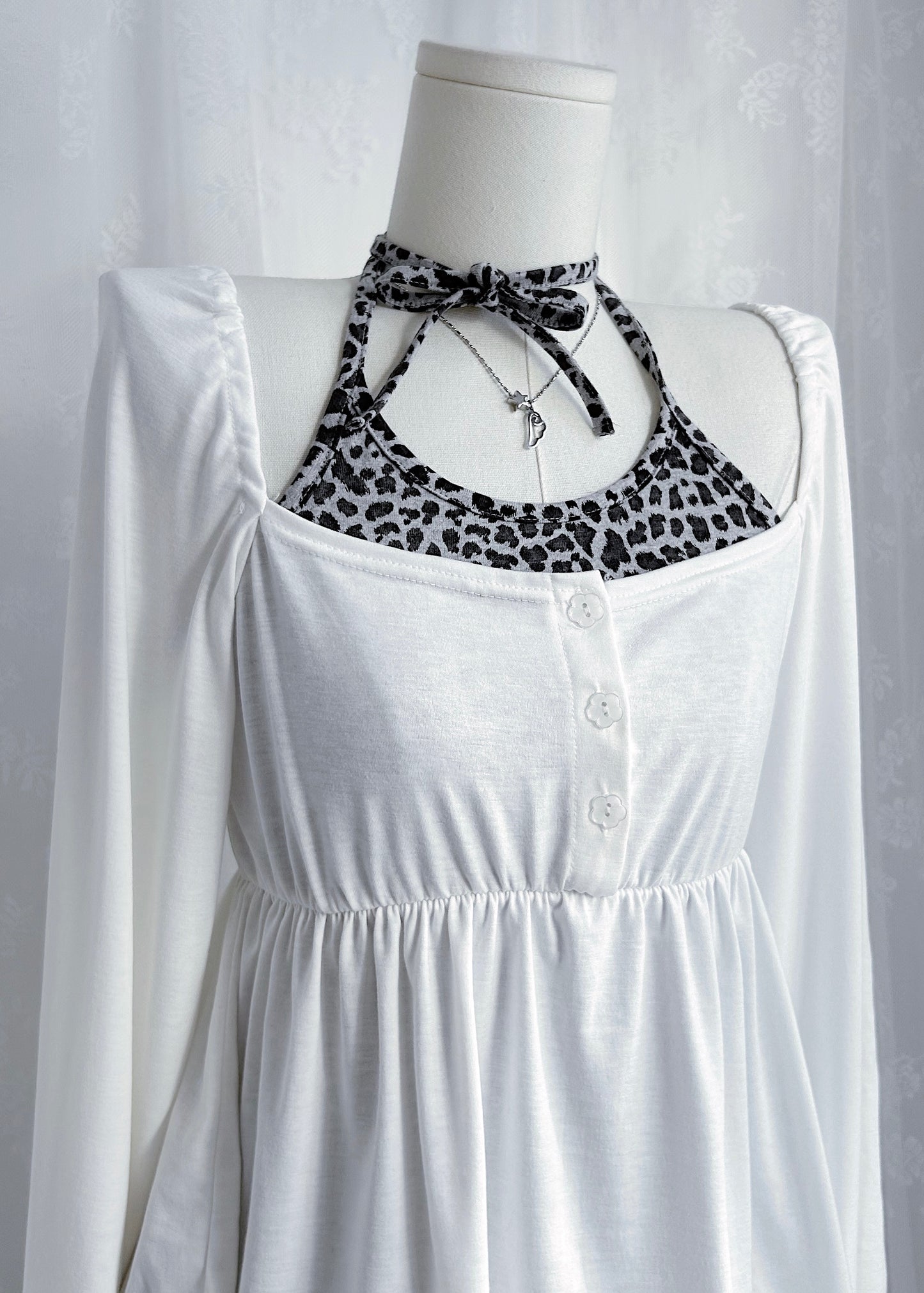 𝐌𝐢𝐤𝐚 𝐅𝐥𝐨𝐰𝐞𝐫 𝐏𝐮𝐟𝐟 𝐒𝐥𝐞𝐞𝐯𝐞 𝐓𝐨𝐩 -  𝐖𝐡𝐢𝐭𝐞