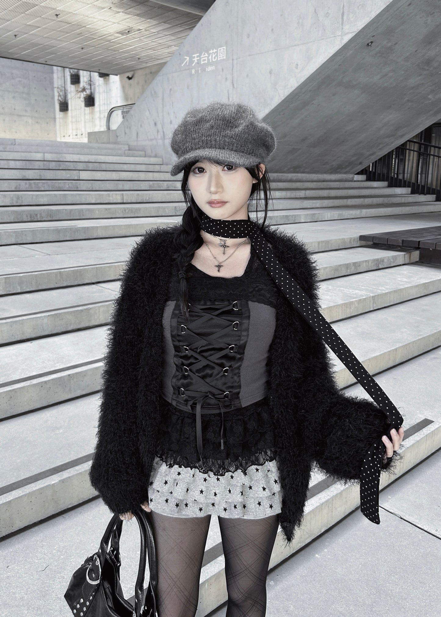 𝐕𝐢𝐯𝐢𝐞𝐧𝐧𝐞 𝐋𝐚𝐜𝐞 𝐆𝐨𝐭𝐡 𝐓𝐚𝐧𝐤 𝐓𝐨𝐩