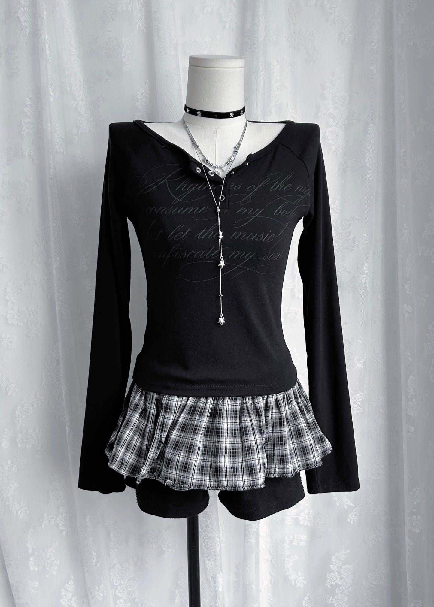 𝐋𝐮𝐝𝐨𝐯𝐢𝐜𝐚 𝐁𝐮𝐭𝐭𝐨𝐧 𝐓𝐞𝐞 - 𝐁𝐥𝐚𝐜𝐤