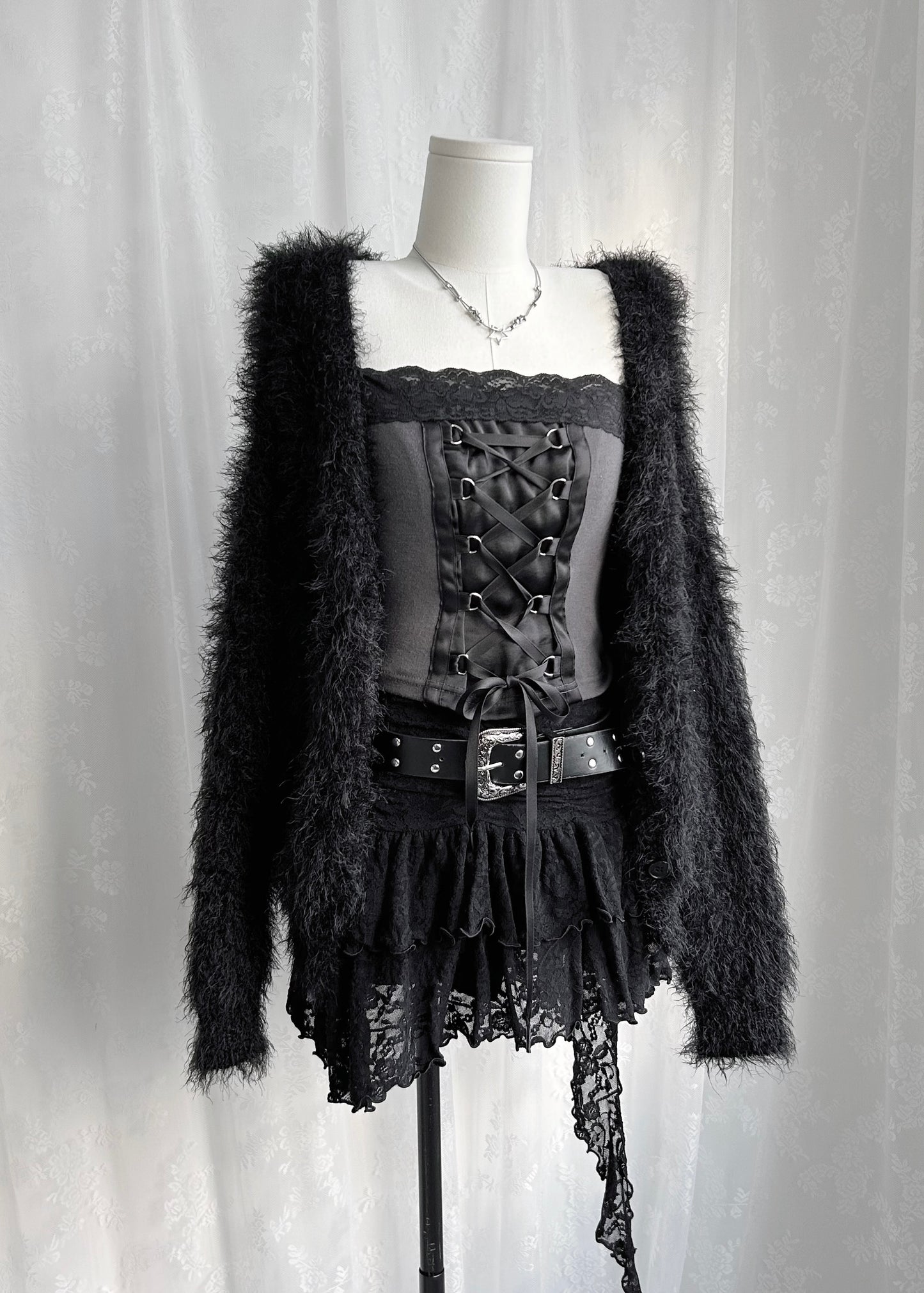 𝐕𝐢𝐯𝐢𝐞𝐧𝐧𝐞 𝐋𝐚𝐜𝐞 𝐆𝐨𝐭𝐡 𝐓𝐚𝐧𝐤 𝐓𝐨𝐩