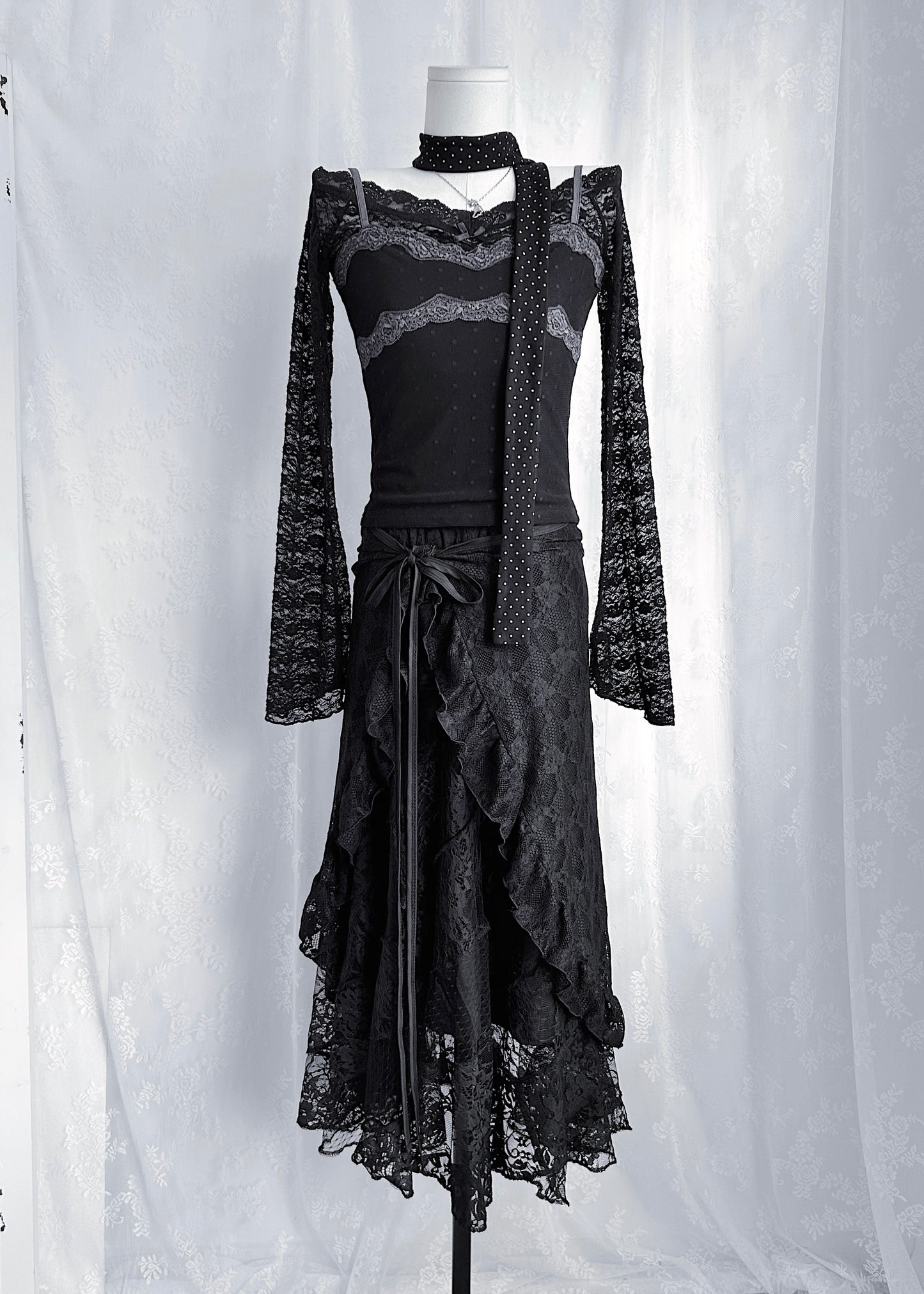 𝐕𝐞𝐥𝐢𝐞𝐭𝐭𝐚 𝐅𝐥𝐚𝐫𝐞 𝐒𝐥𝐞𝐞𝐯𝐞 𝐋𝐚𝐜𝐞 𝐓𝐨𝐩 - 𝐁𝐥𝐚𝐜𝐤